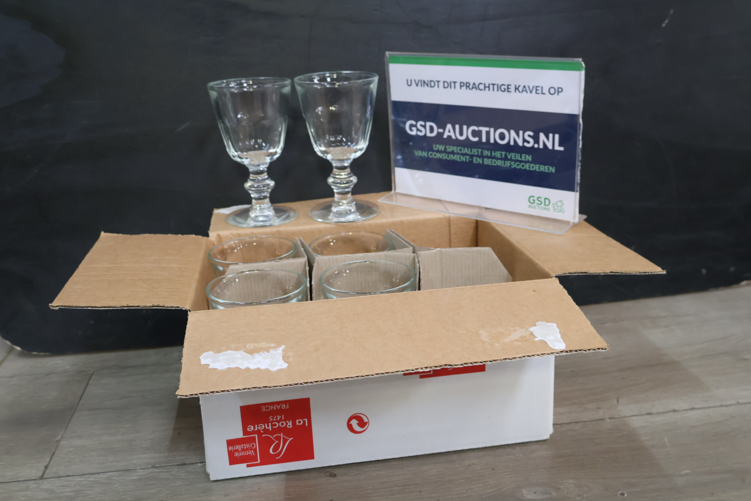Set van 6 glazen wijnglazen in doos – foto 2 – kavel bij GSD Auctions, Zoeterwoude
