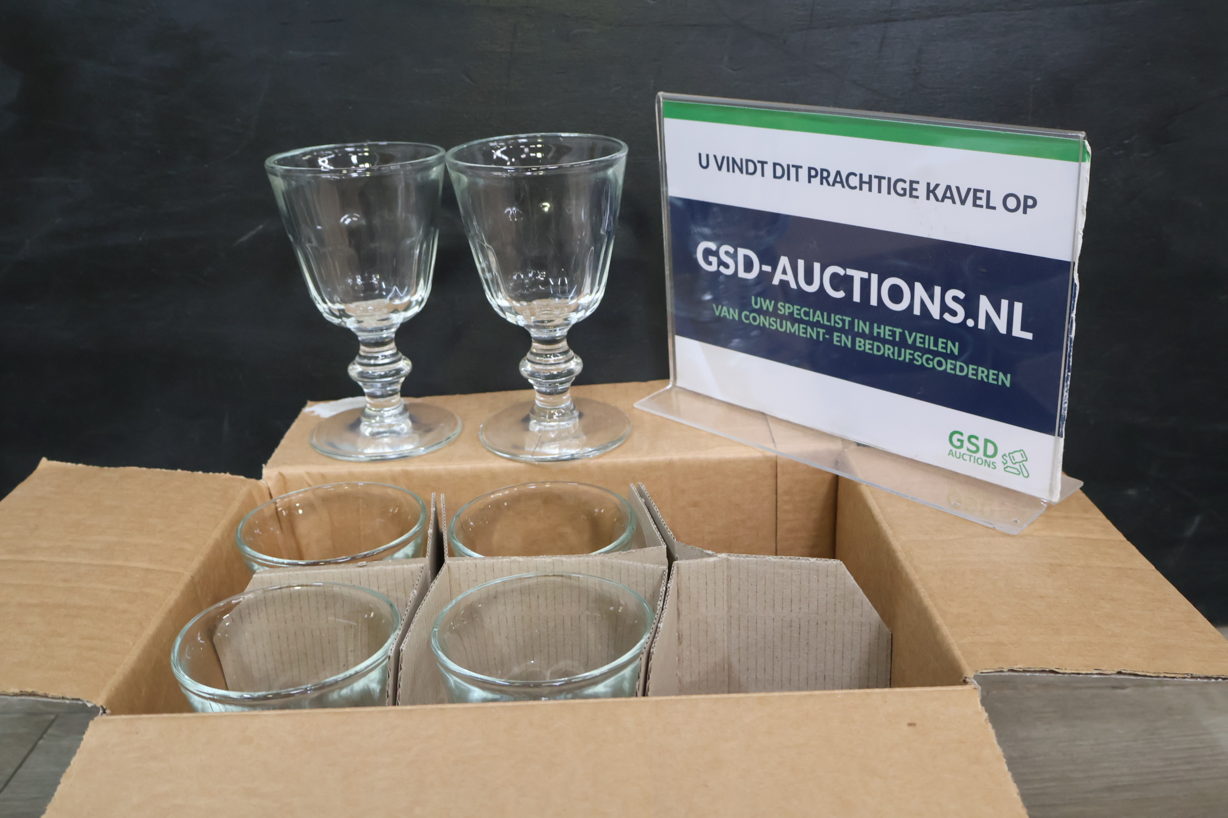 Set van 6 glazen wijnglazen in doos – foto 3 – kavel bij GSD Auctions, Zoeterwoude