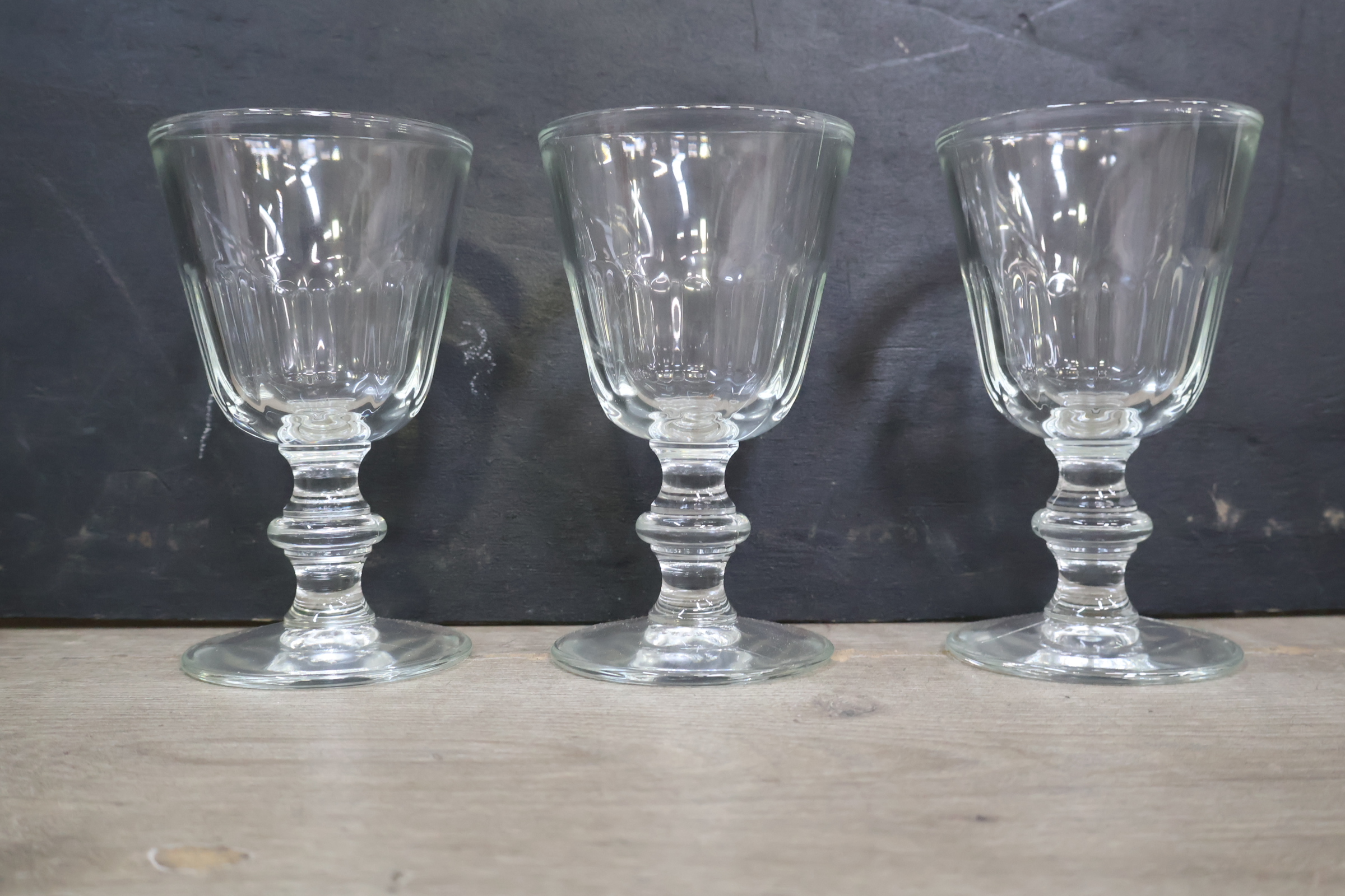Set van 6 glazen wijnglazen in doos – foto 6 – kavel bij GSD Auctions, Zoeterwoude
