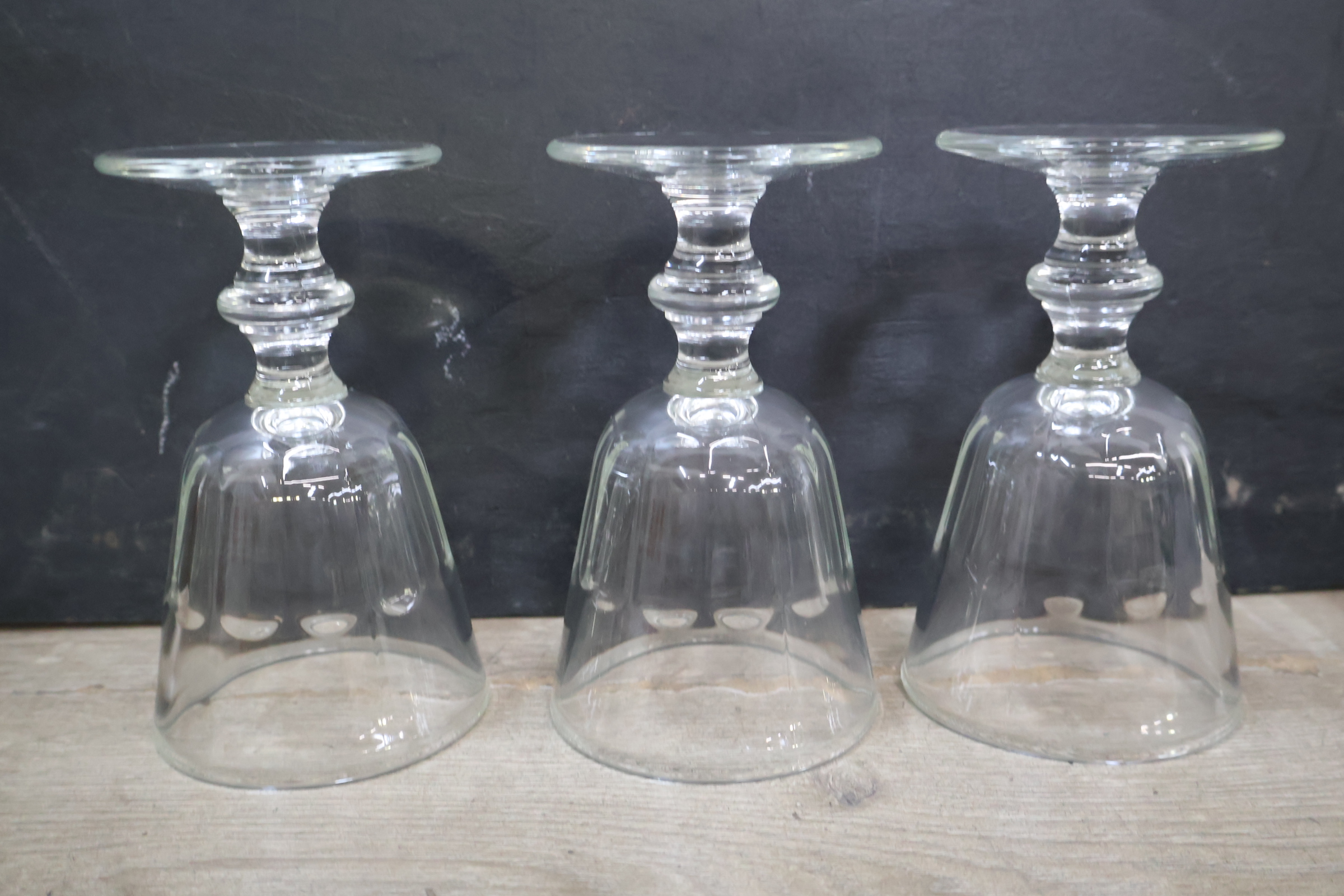 Set van 6 glazen wijnglazen in doos – foto 8 – kavel bij GSD Auctions, Zoeterwoude