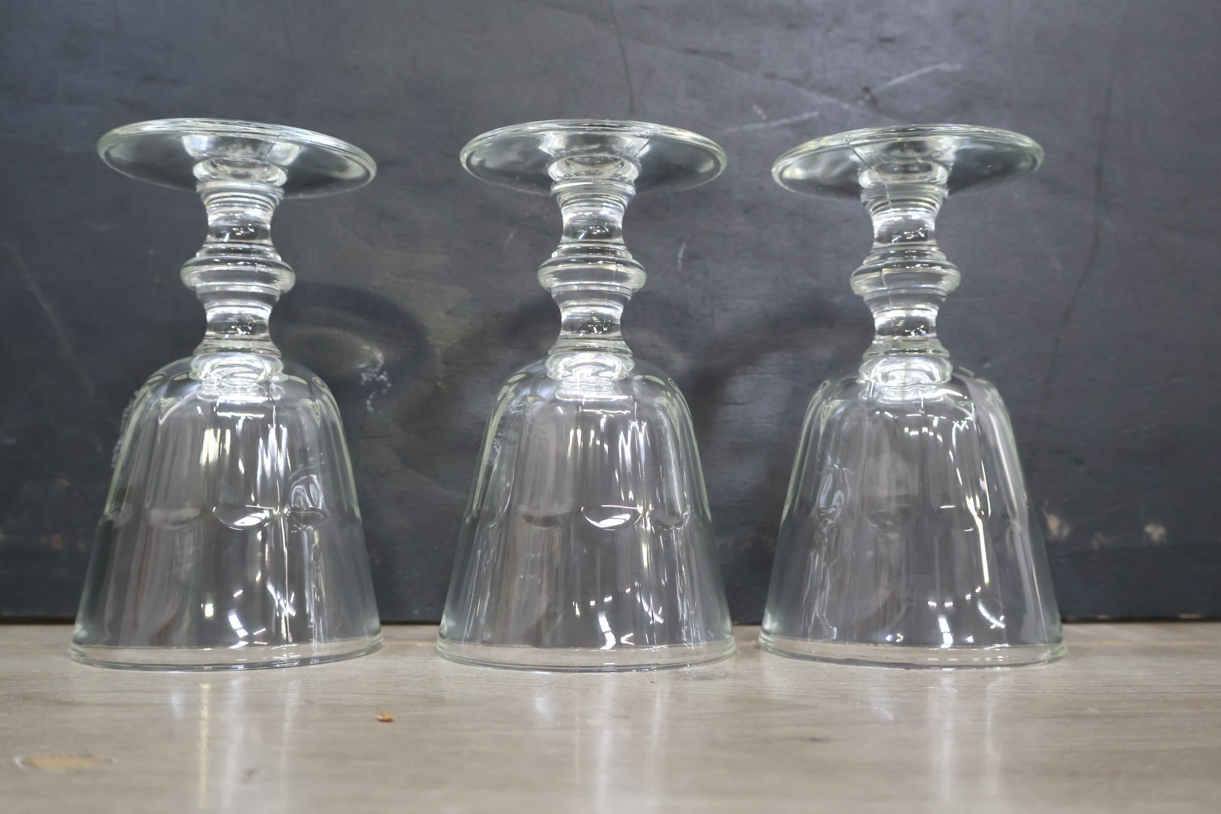 Set van 6 glazen wijnglazen in doos – foto 9 – kavel bij GSD Auctions, Zoeterwoude