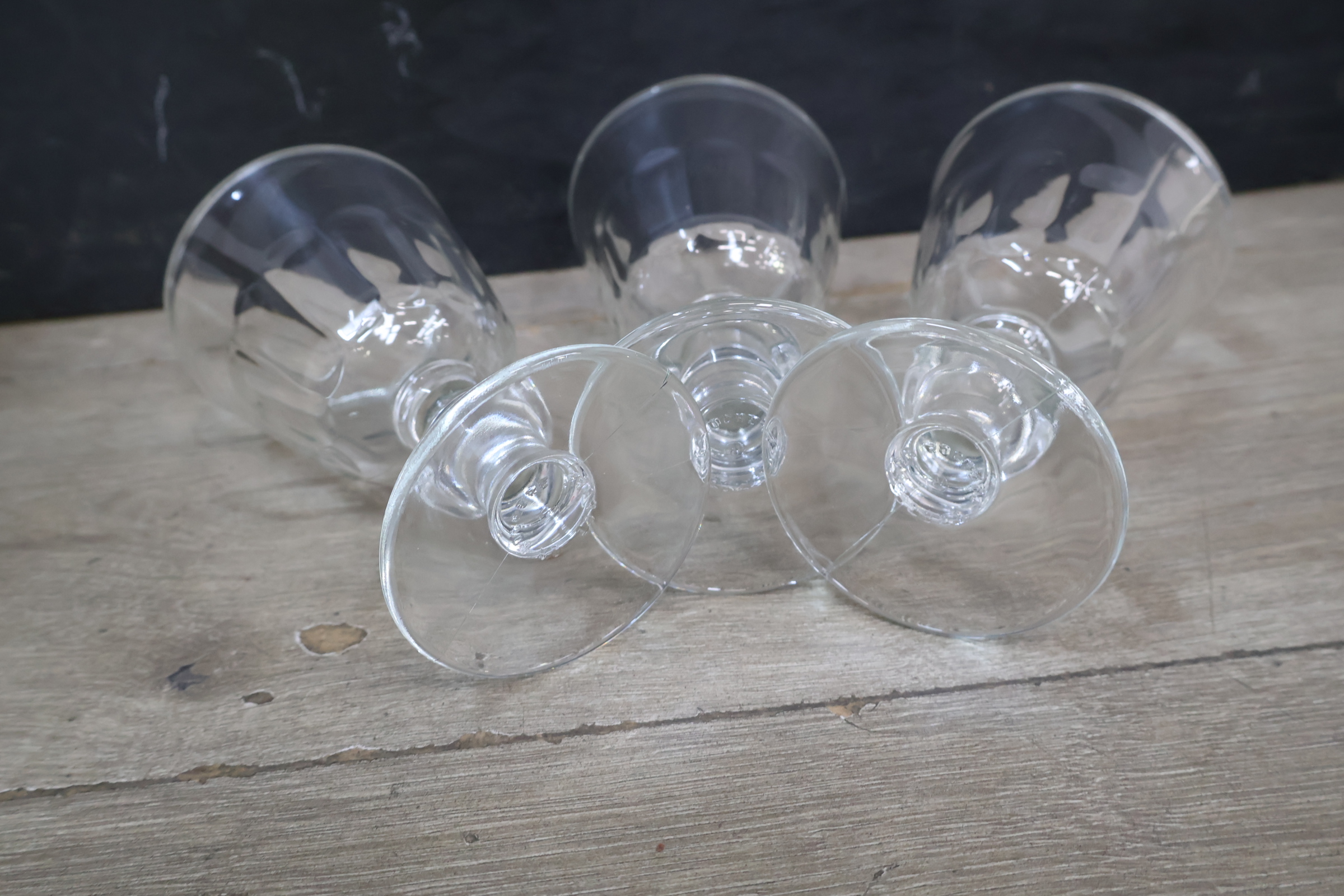 Set van 6 glazen wijnglazen in doos – foto 10 – kavel bij GSD Auctions, Zoeterwoude