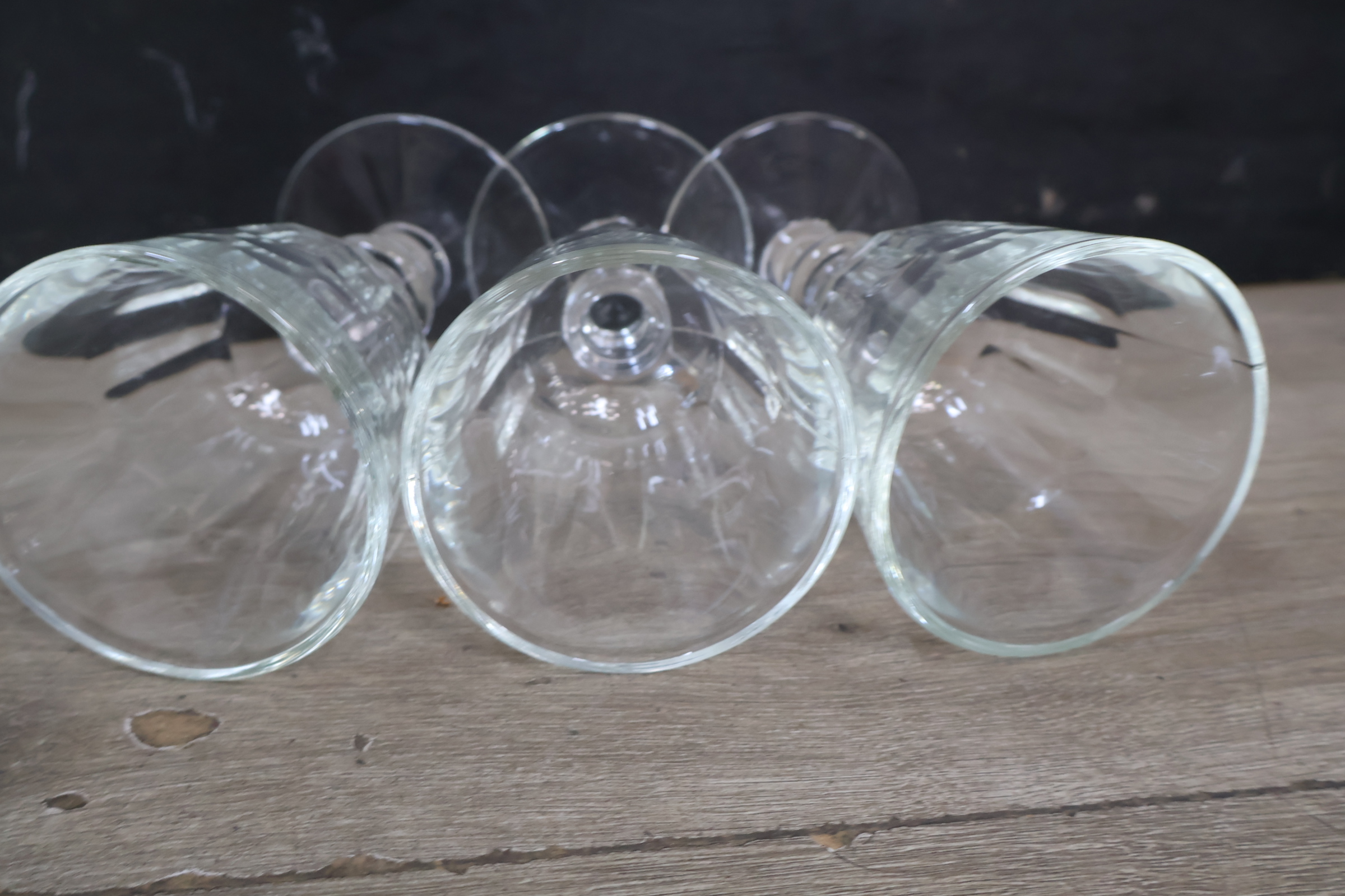 Set van 6 glazen wijnglazen in doos – foto 11 – kavel bij GSD Auctions, Zoeterwoude