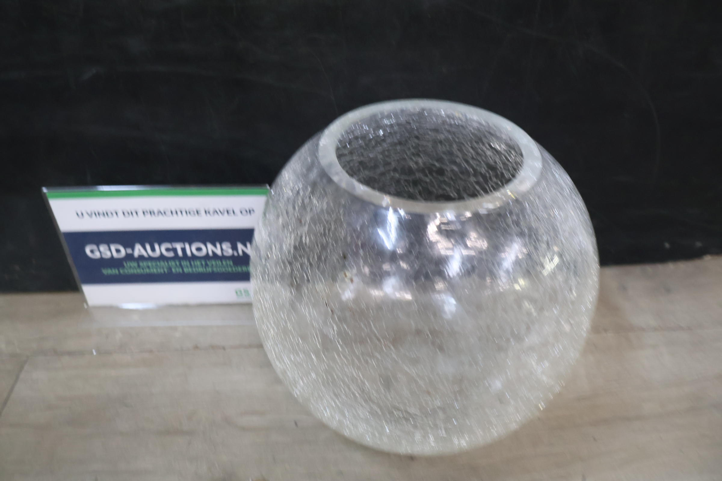 Transparante glazen vaas met craquelé effect – foto 2 – kavel bij GSD Auctions, Zoeterwoude