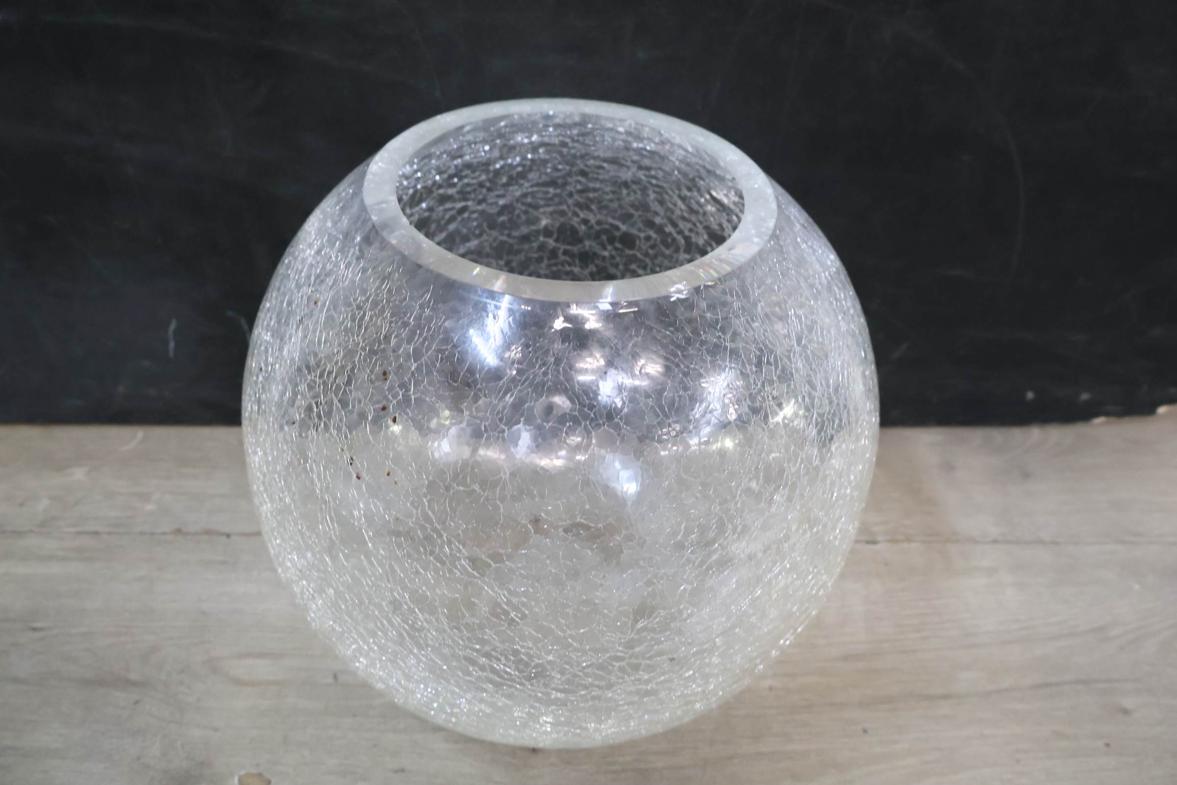 Transparante glazen vaas met craquelé effect – foto 4 – kavel bij GSD Auctions, Zoeterwoude