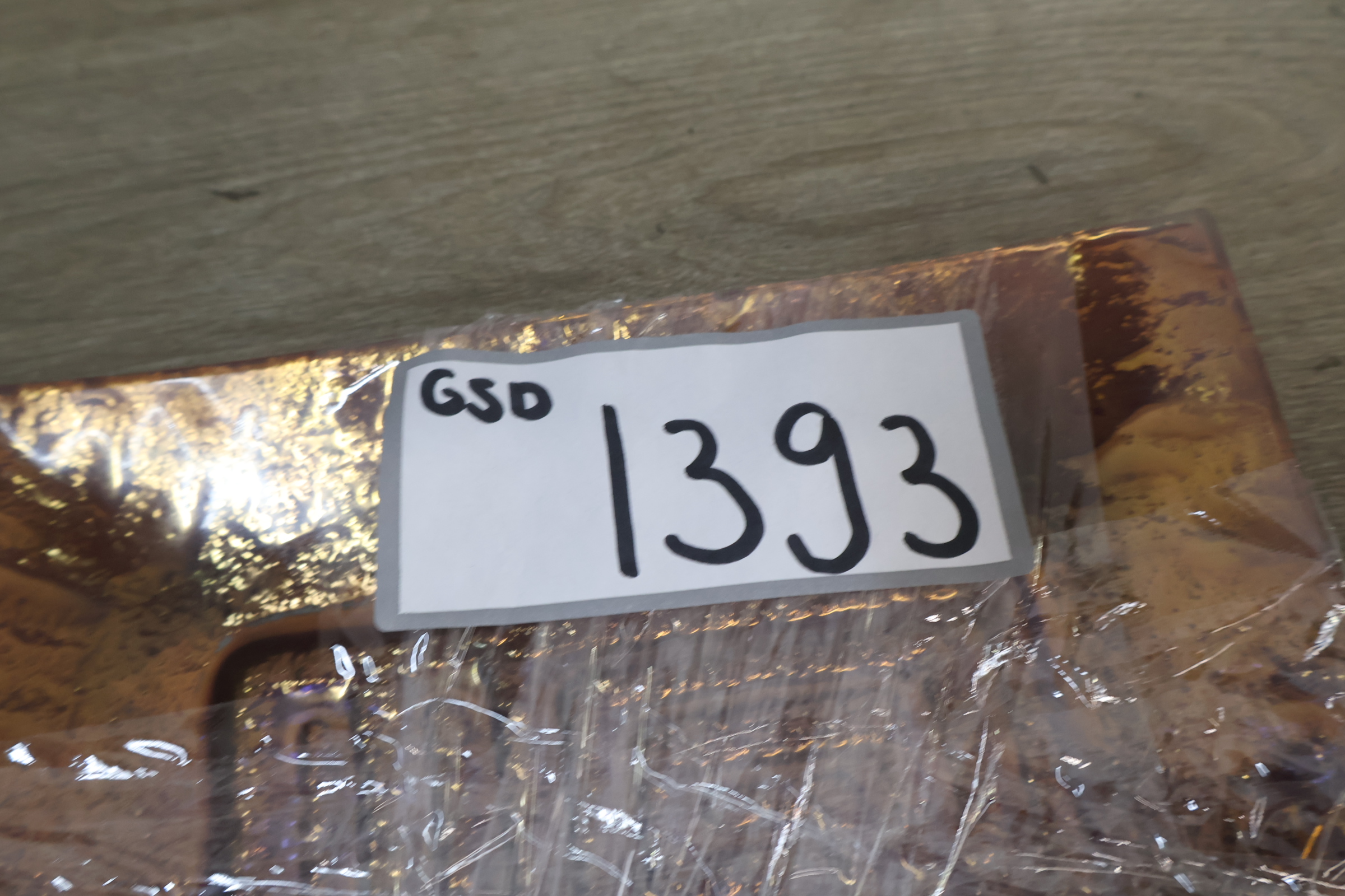 Sierlijk vierkant keramieken bord met reliëf – foto 17 – kavel bij GSD Auctions, Zoeterwoude