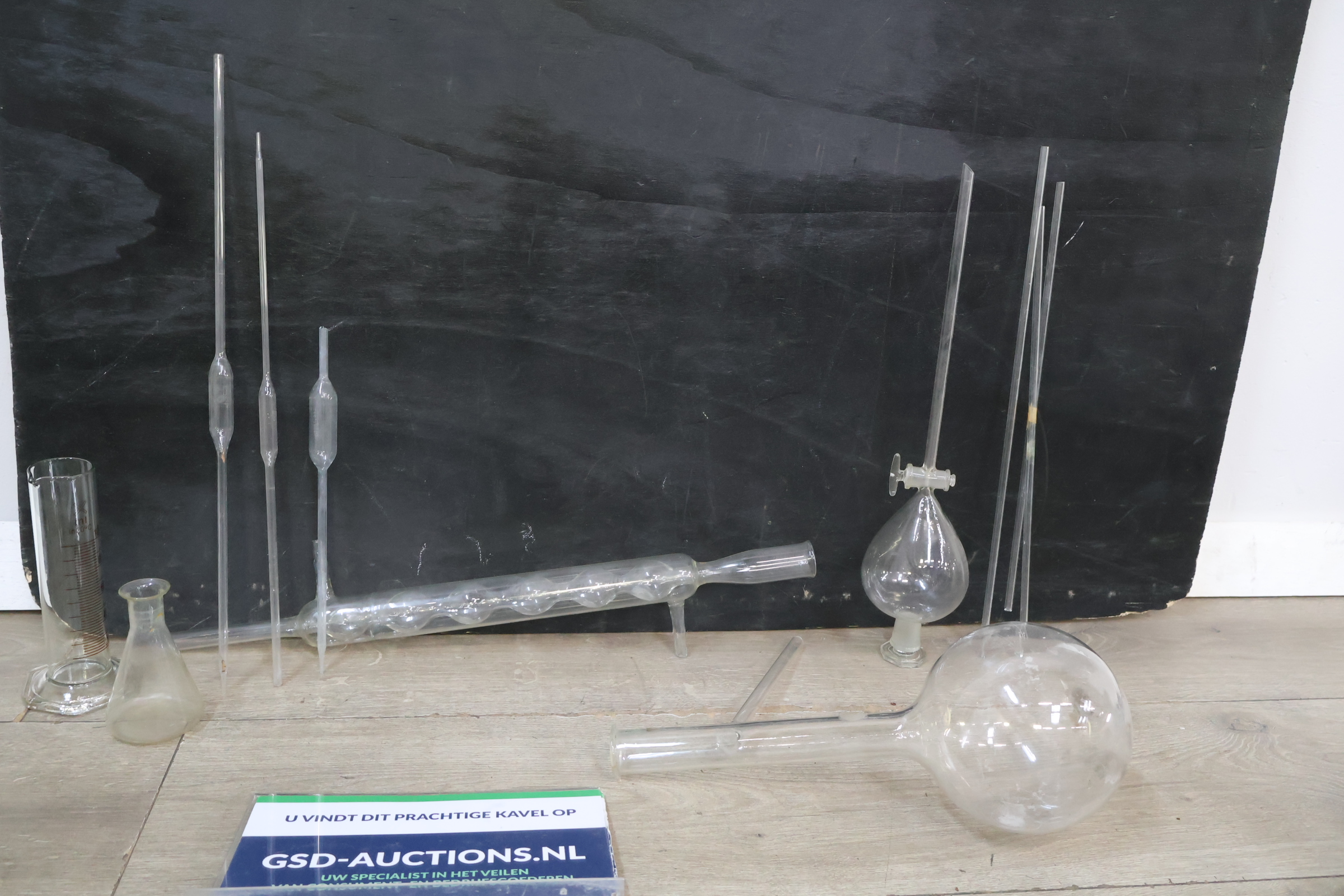 Set glazen laboratoriumapparatuur – foto 2 – kavel bij GSD Auctions, Zoeterwoude