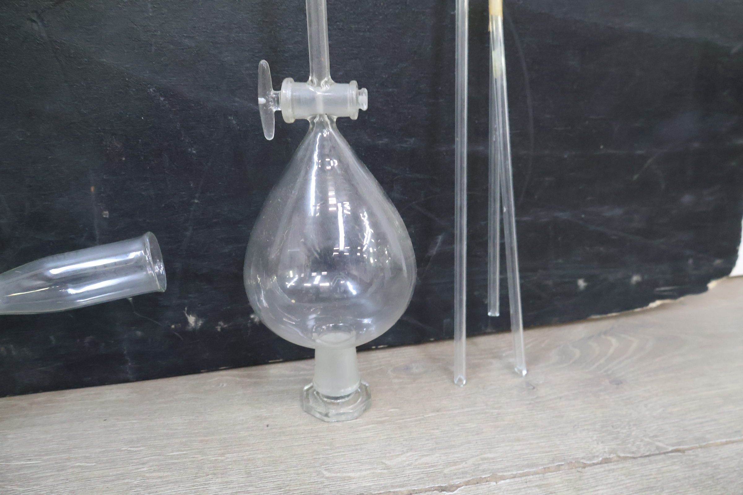 Set glazen laboratoriumapparatuur – foto 9 – kavel bij GSD Auctions, Zoeterwoude