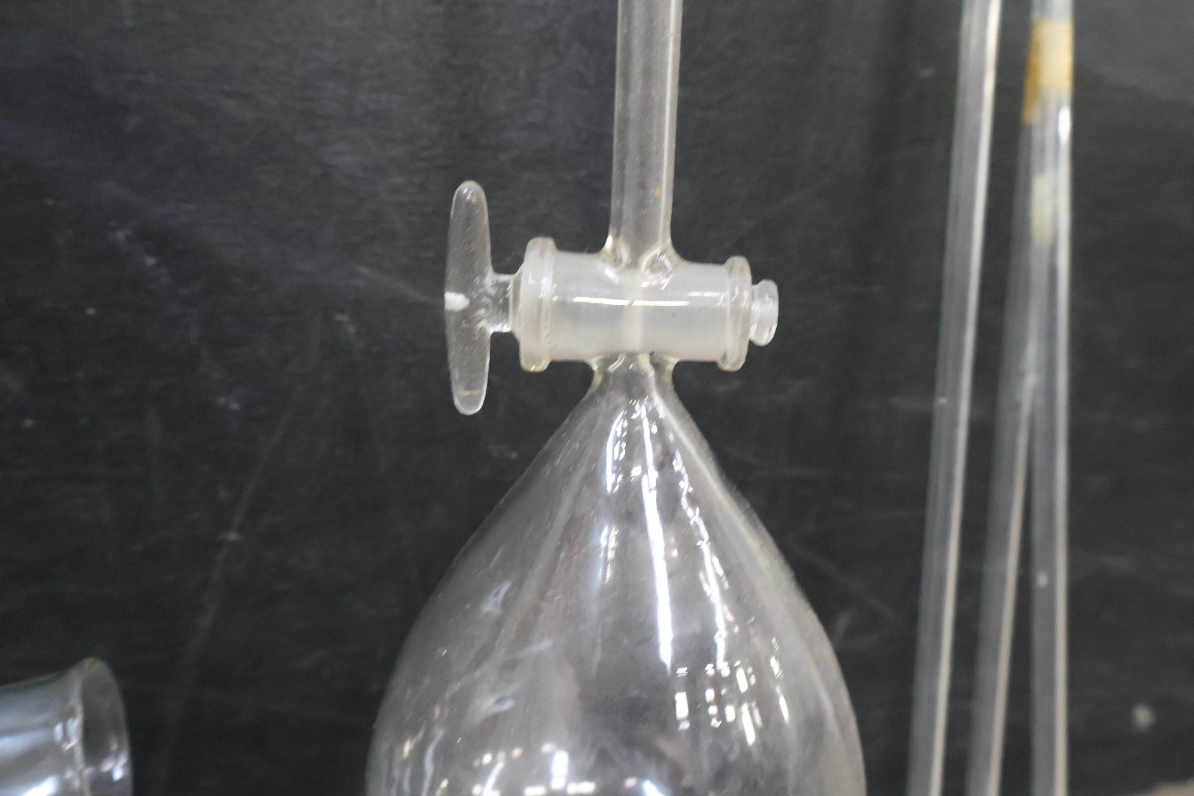 Set glazen laboratoriumapparatuur – foto 13 – kavel bij GSD Auctions, Zoeterwoude