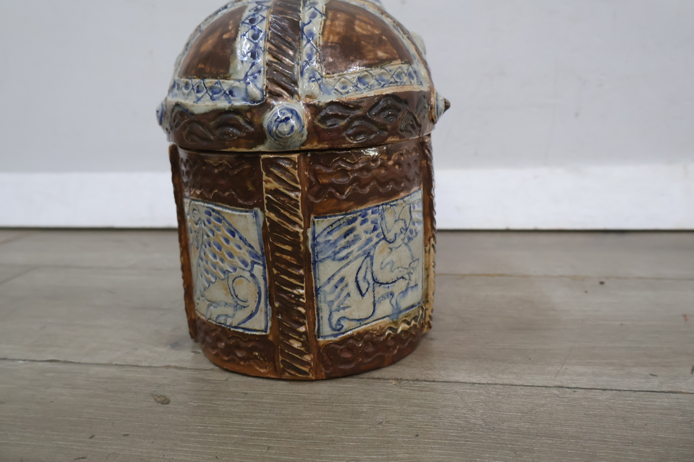 Decoratieve keramische sierkist – foto 7 – kavel bij GSD Auctions, Zoeterwoude
