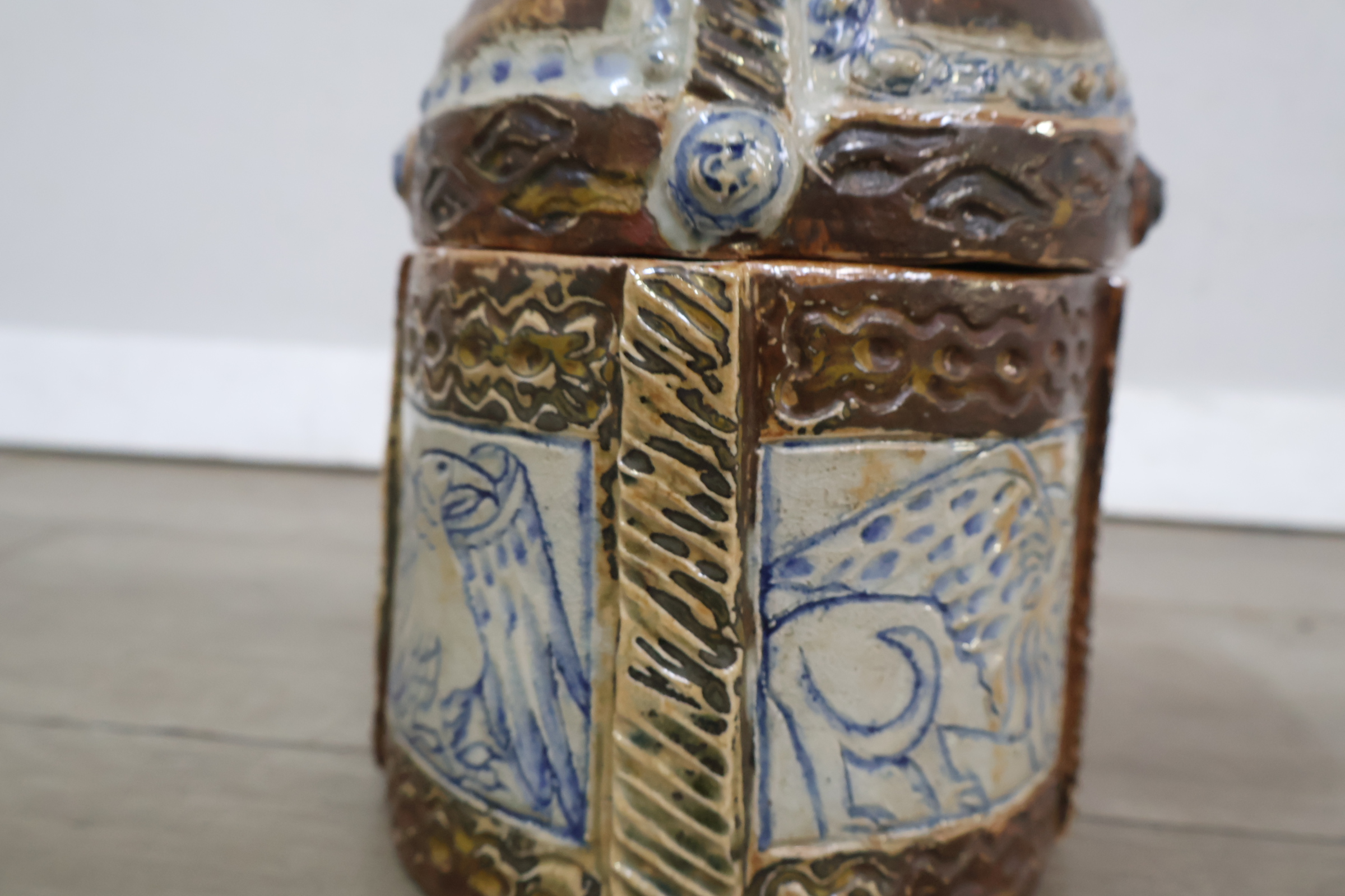 Decoratieve keramische sierkist – foto 11 – kavel bij GSD Auctions, Zoeterwoude