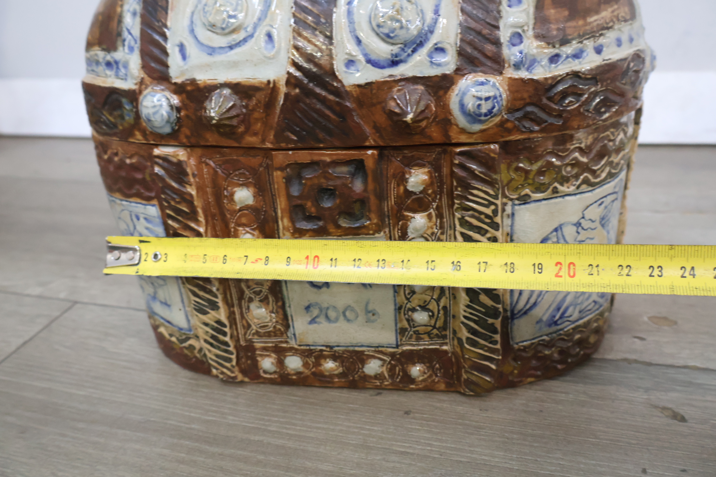 Decoratieve keramische sierkist – foto 19 – kavel bij GSD Auctions, Zoeterwoude