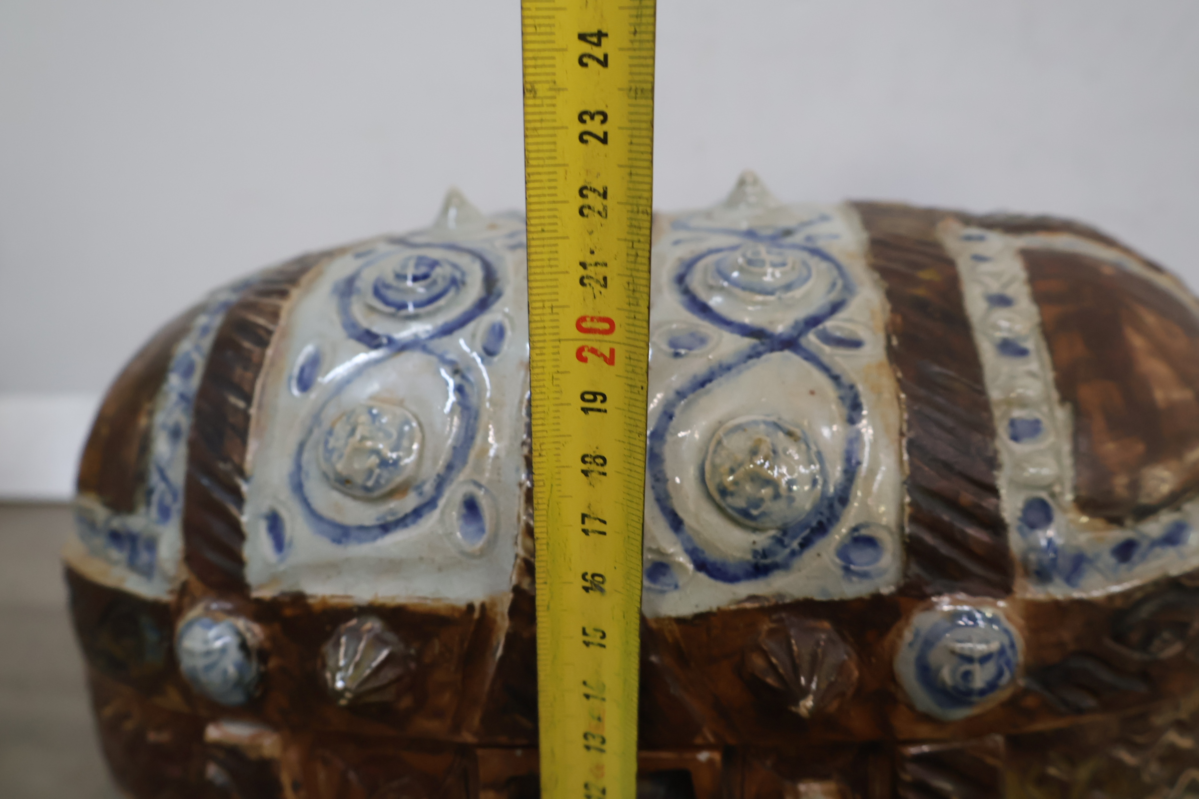 Decoratieve keramische sierkist – foto 20 – kavel bij GSD Auctions, Zoeterwoude
