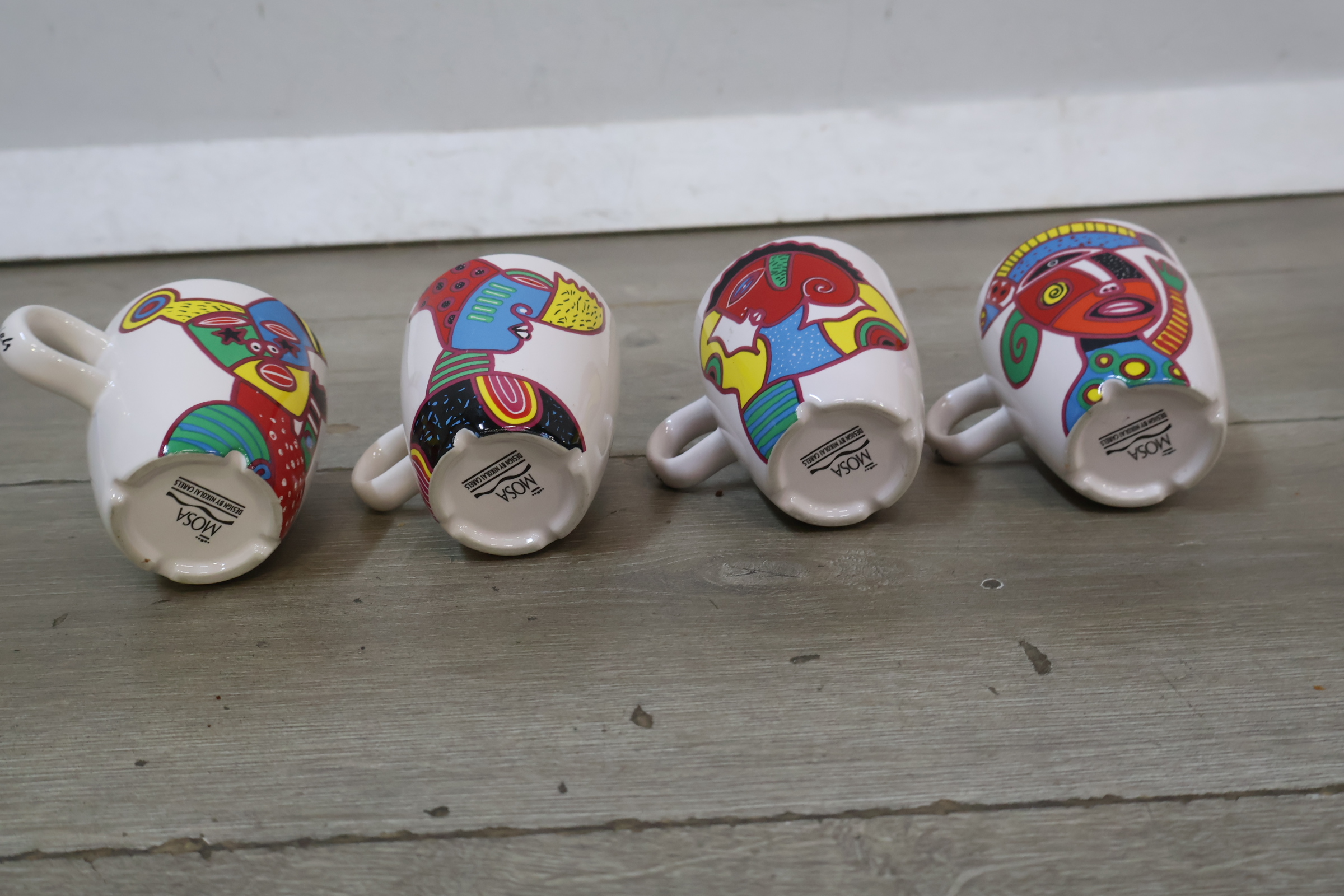 Set van 4 D.E. espresso kopjes met kleurrijke print – foto 5 – kavel bij GSD Auctions, Zoeterwoude