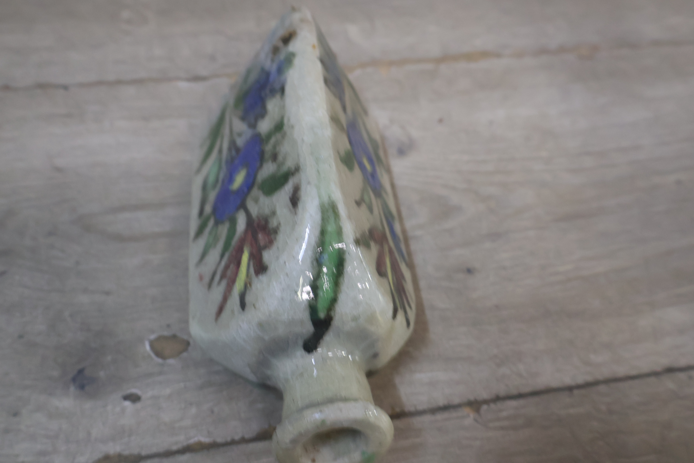 Antiek Perzisch Qajar-keramiekflesje met deco schaal – foto 11 – kavel bij GSD Auctions, Zoeterwoude
