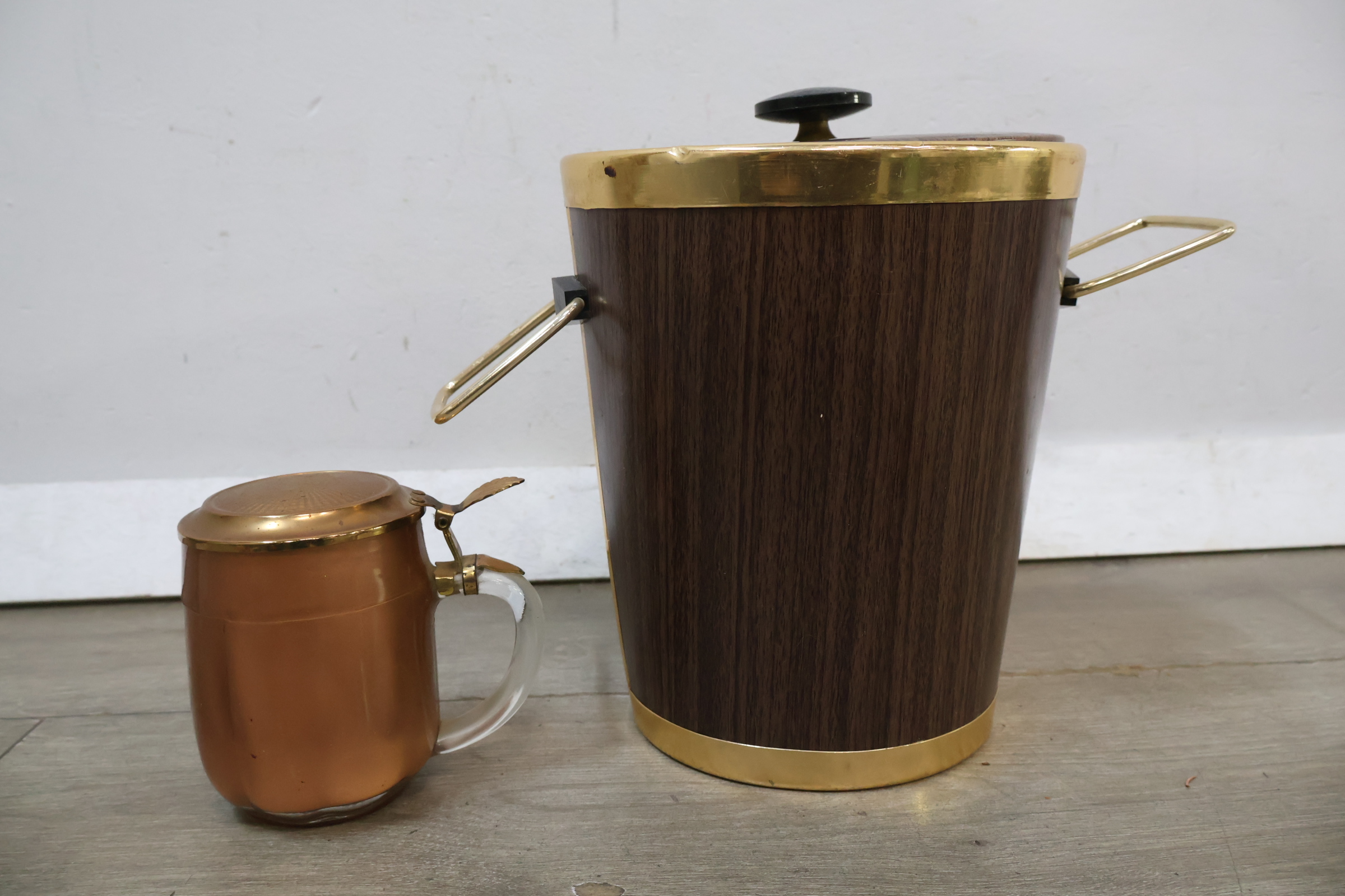 Vintage houten ijsemmer met rookwaren mok – foto 3 – kavel bij GSD Auctions, Zoeterwoude