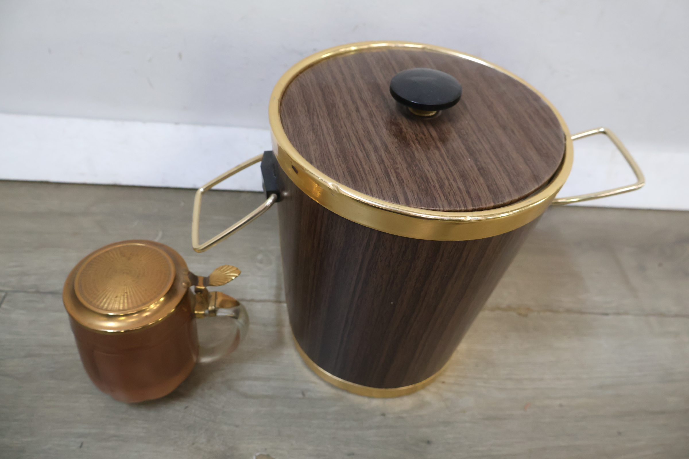 Vintage houten ijsemmer met rookwaren mok – foto 4 – kavel bij GSD Auctions, Zoeterwoude