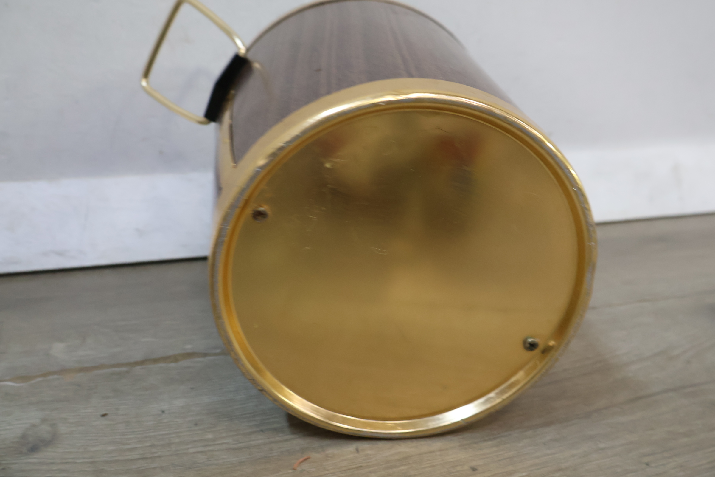 Vintage houten ijsemmer met rookwaren mok – foto 13 – kavel bij GSD Auctions, Zoeterwoude