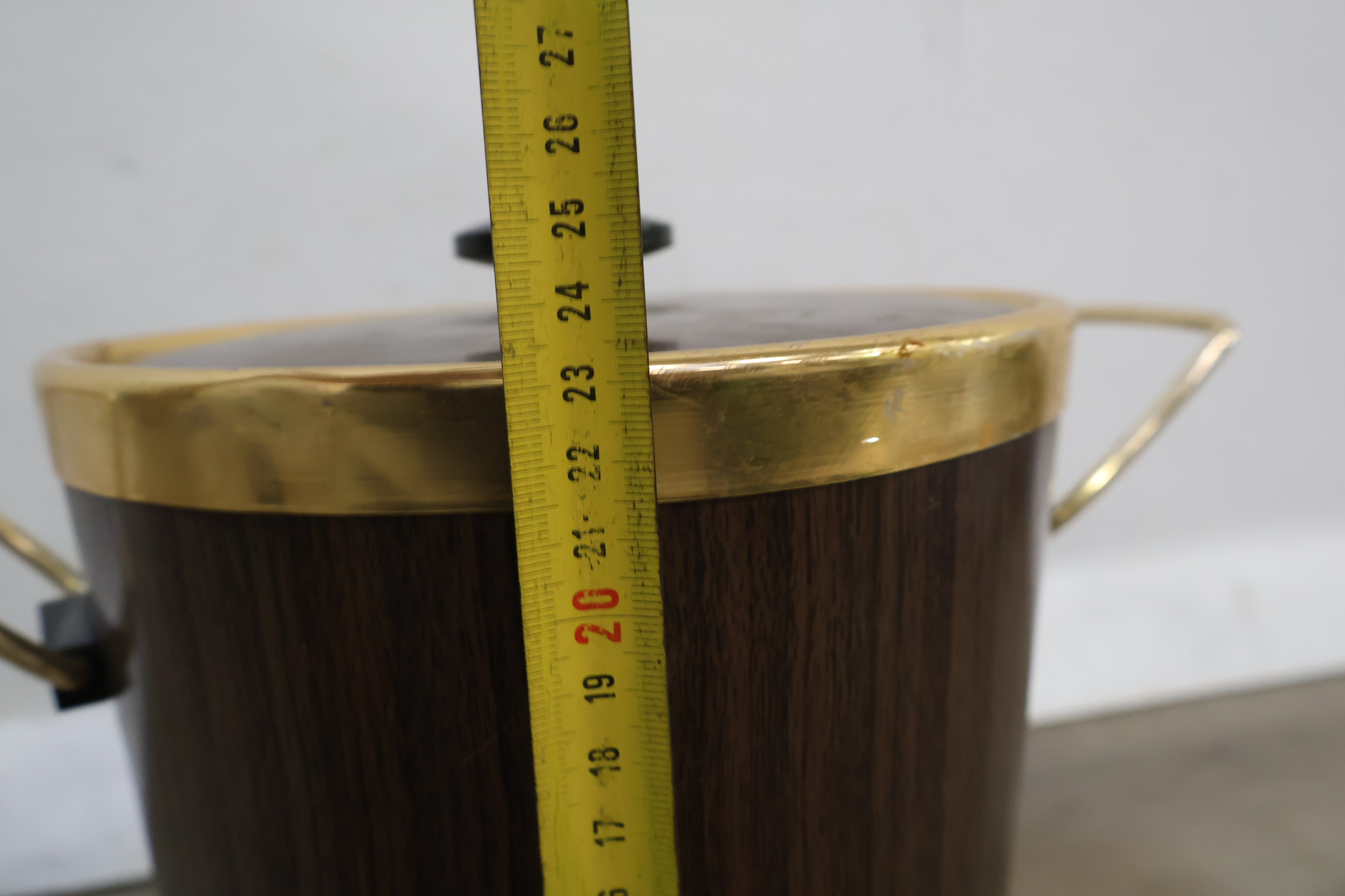 Vintage houten ijsemmer met rookwaren mok – foto 14 – kavel bij GSD Auctions, Zoeterwoude