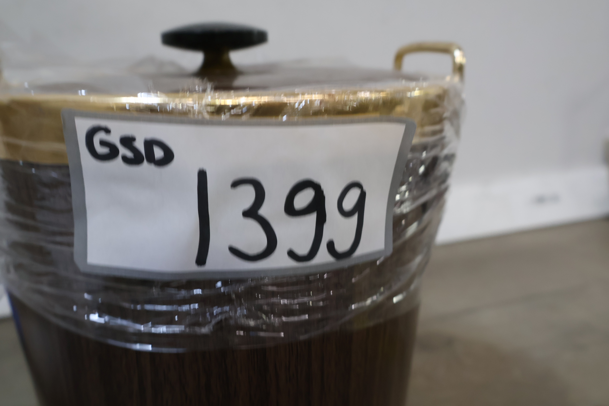 Vintage houten ijsemmer met rookwaren mok – foto 18 – kavel bij GSD Auctions, Zoeterwoude