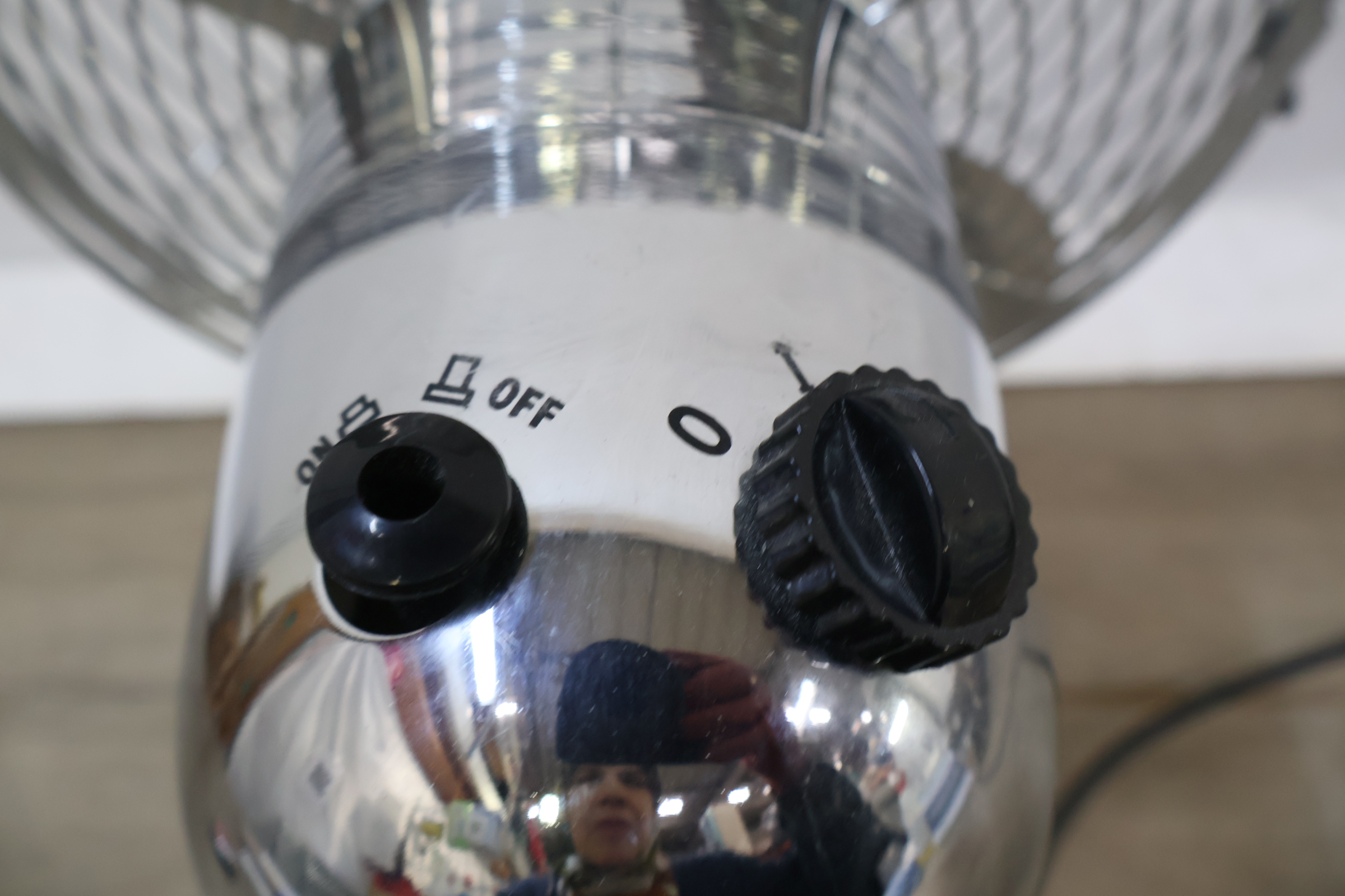 AEG Chromen Tafelventilator – foto 10 – kavel bij GSD Auctions, Zoeterwoude