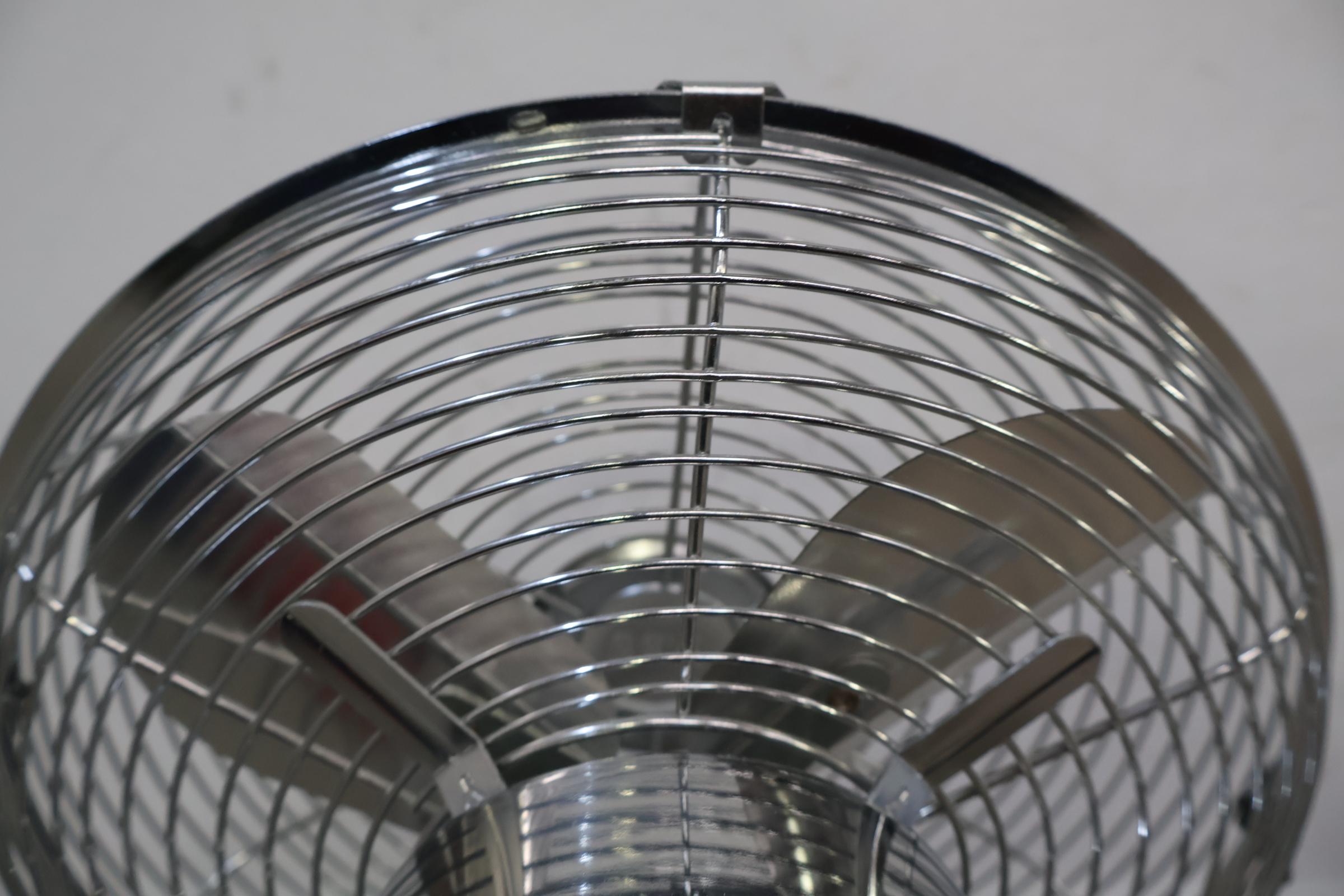 AEG Chromen Tafelventilator – foto 11 – kavel bij GSD Auctions, Zoeterwoude