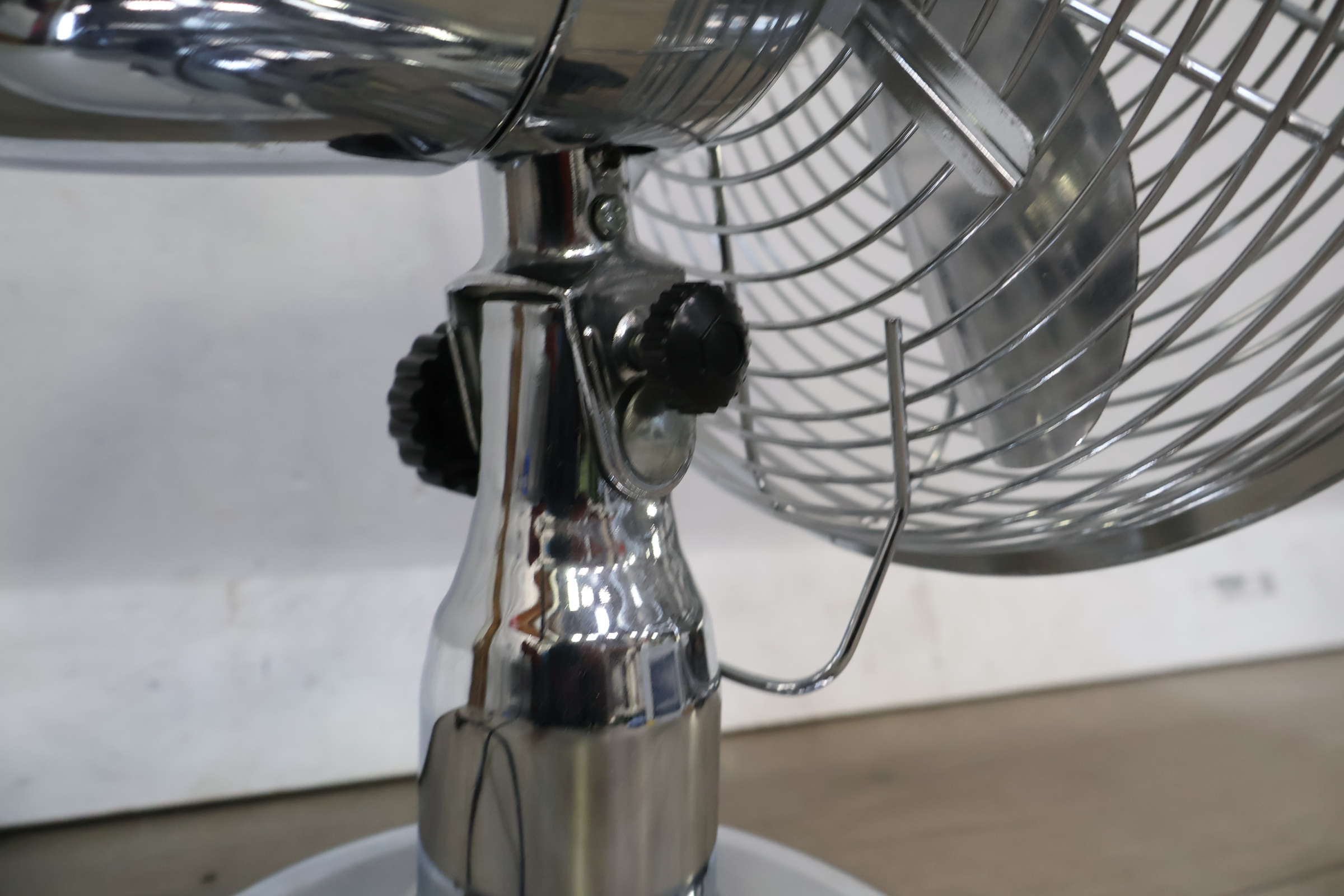 AEG Chromen Tafelventilator – foto 17 – kavel bij GSD Auctions, Zoeterwoude