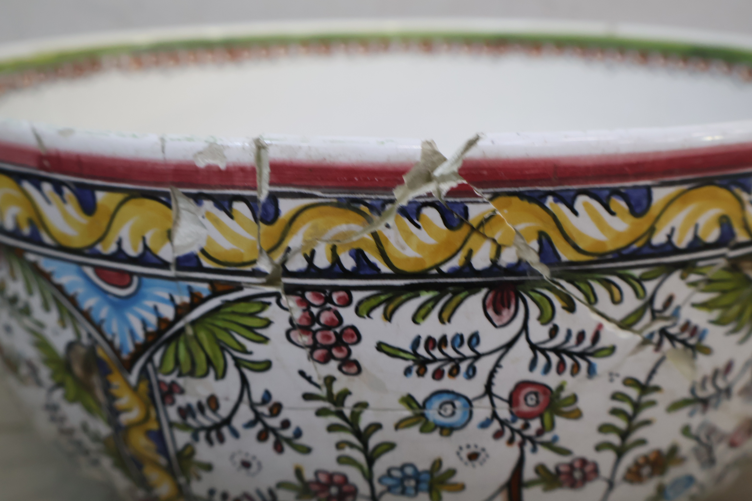 Decoratieve keramische schaal – foto 7 – kavel bij GSD Auctions, Zoeterwoude