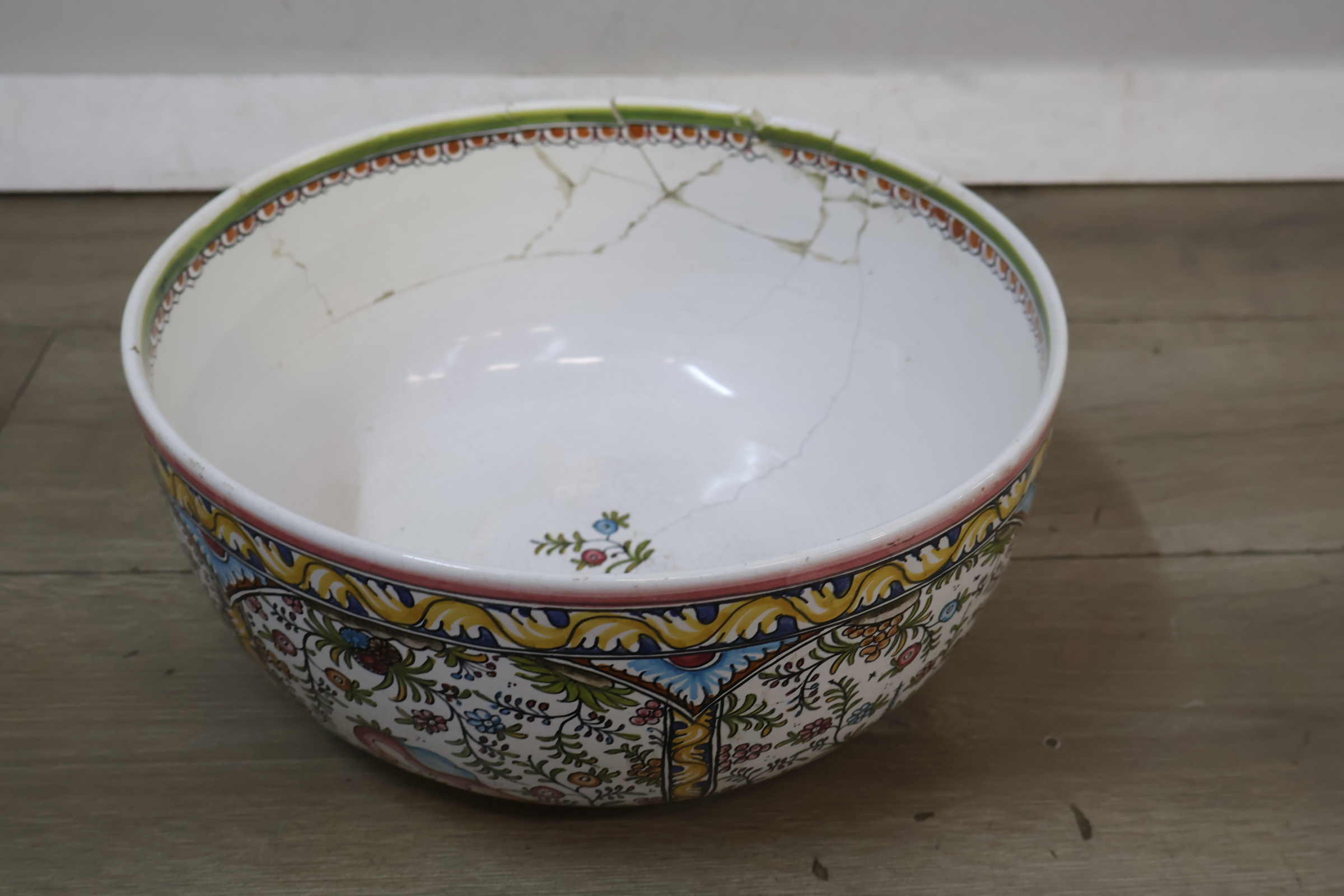 Decoratieve keramische schaal – foto 8 – kavel bij GSD Auctions, Zoeterwoude