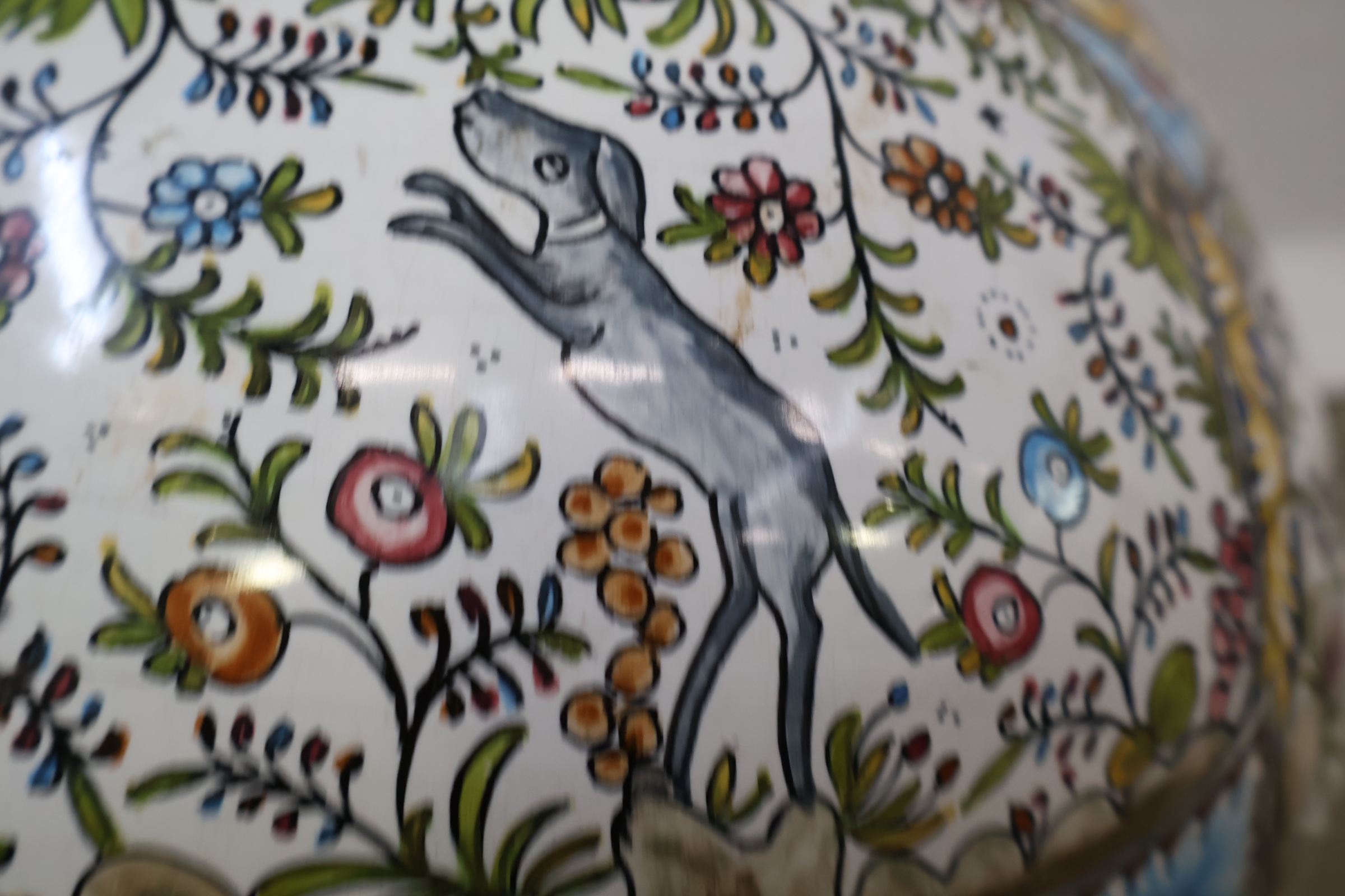Decoratieve keramische schaal – foto 17 – kavel bij GSD Auctions, Zoeterwoude
