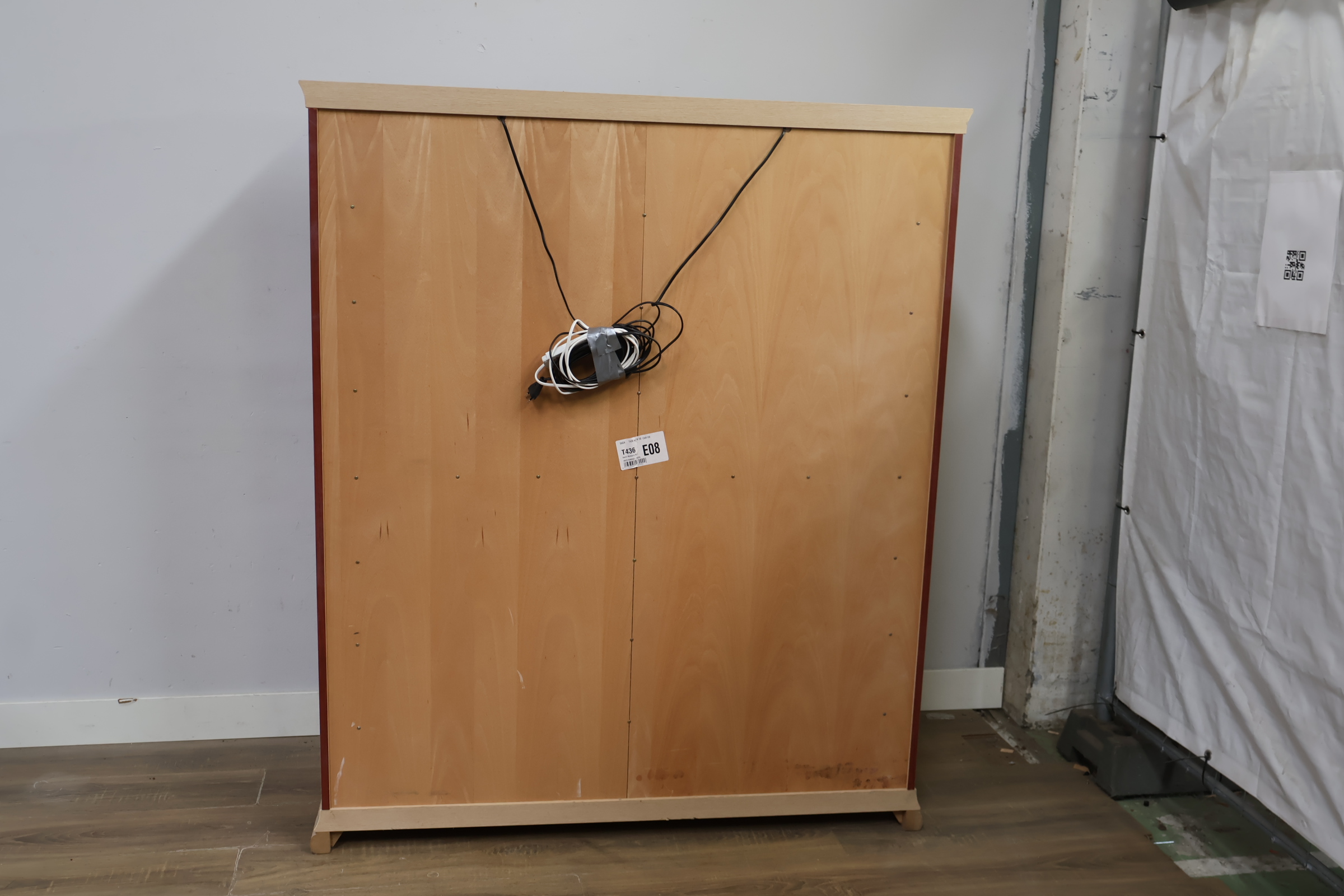 Houten vitrinekast met glazen deuren, Servieskast – foto 5 – kavel bij GSD Auctions, Zoeterwoude
