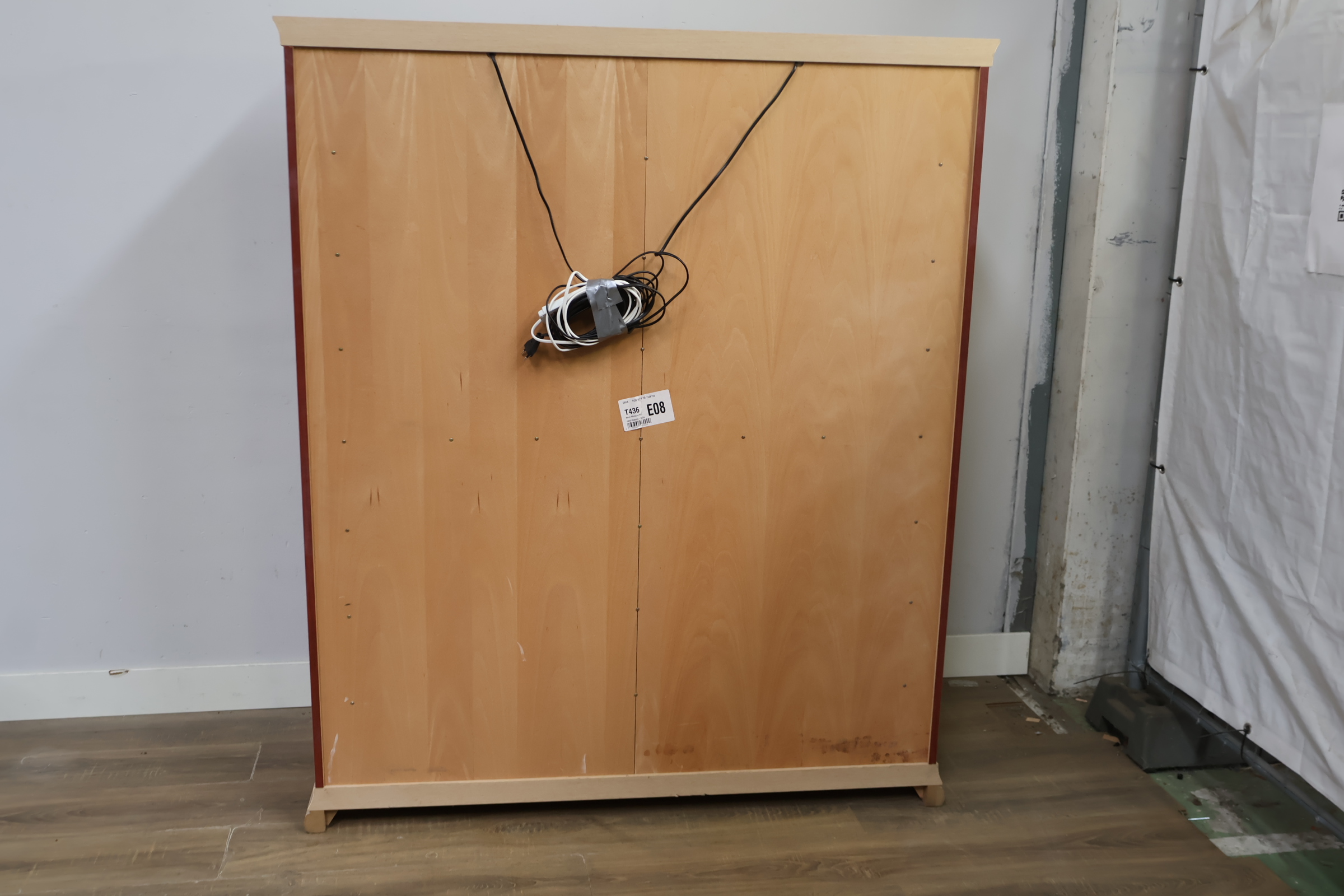 Houten vitrinekast met glazen deuren, Servieskast – foto 6 – kavel bij GSD Auctions, Zoeterwoude