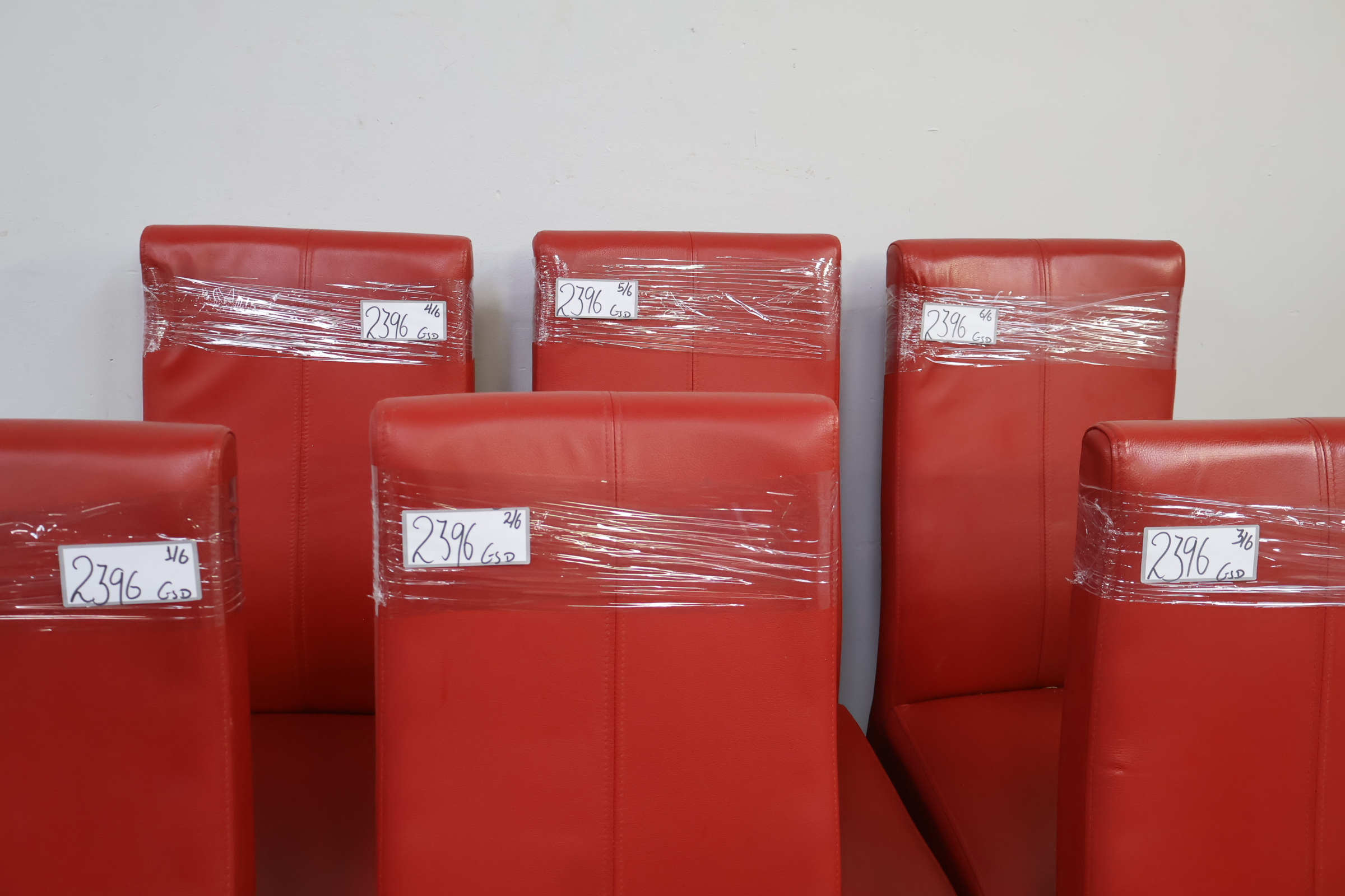 Set van 6 rode eetkamerstoelen – foto 18 – kavel bij GSD Auctions, Zoeterwoude