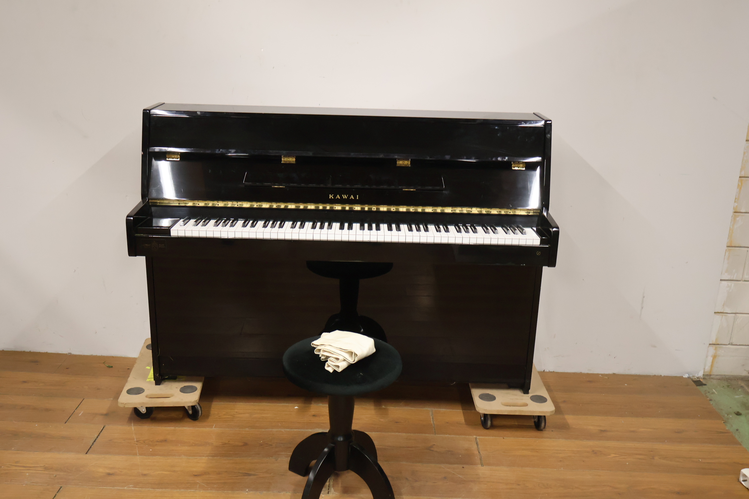 Kawai Piano met Kruk - Japan – foto 16 – kavel bij GSD Auctions, Zoeterwoude