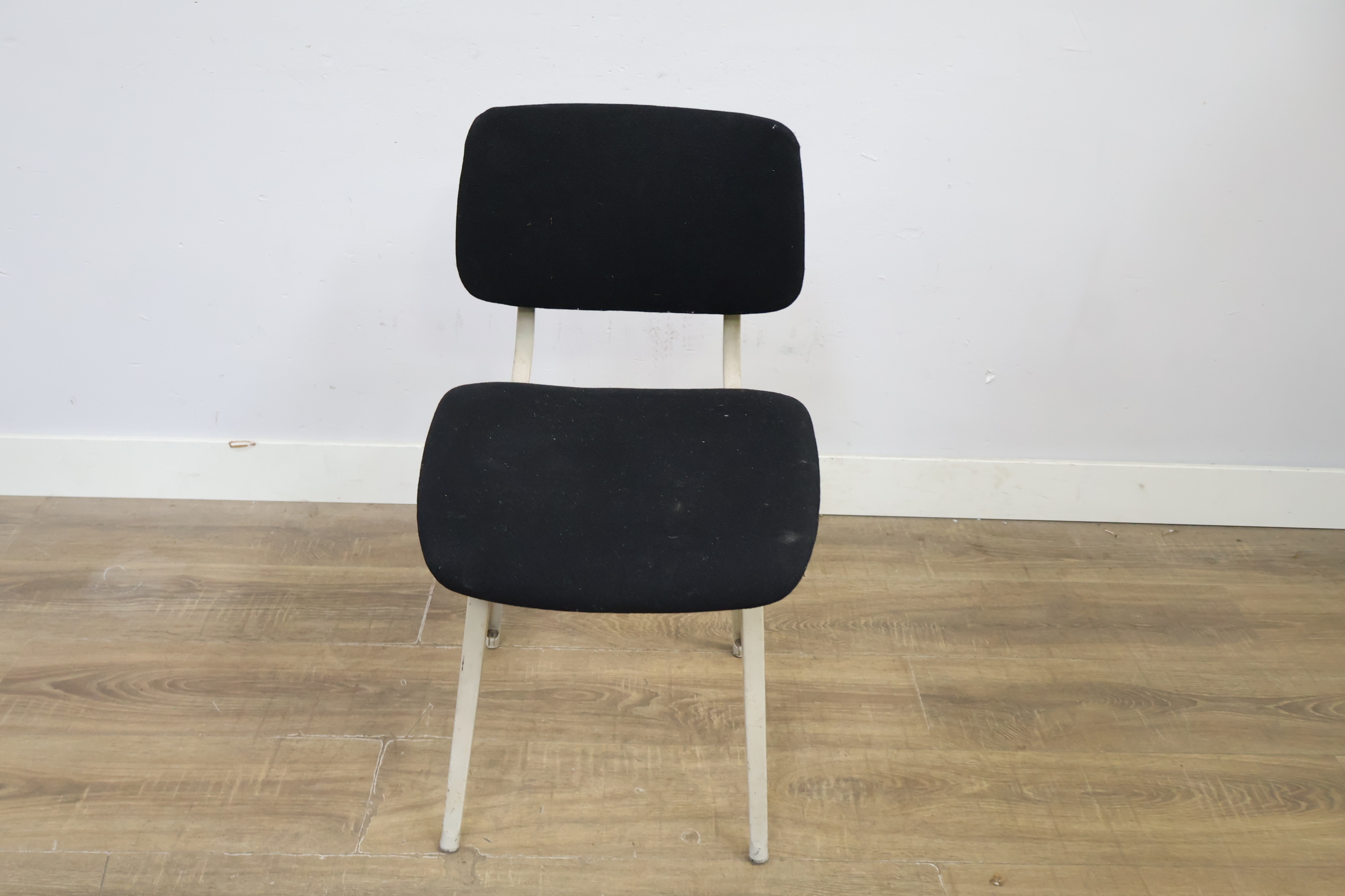 Vintage Stalen Stoel – foto 12 – kavel bij GSD Auctions, Zoeterwoude
