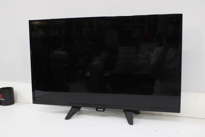 Philips 32'inch flat screen televisie – foto 4 – kavel bij GSD Auctions, Zoeterwoude