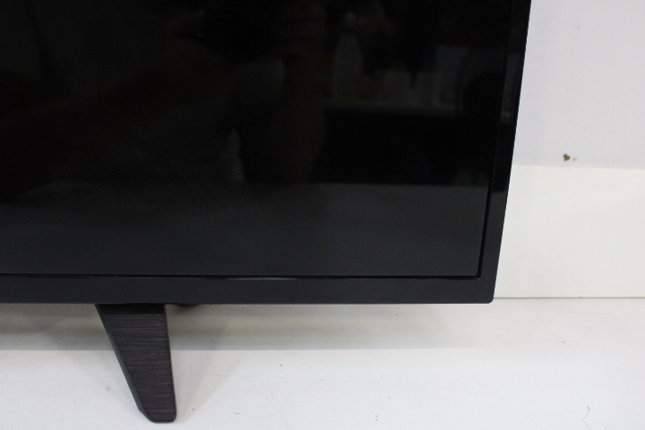Philips 32'inch flat screen televisie – foto 9 – kavel bij GSD Auctions, Zoeterwoude