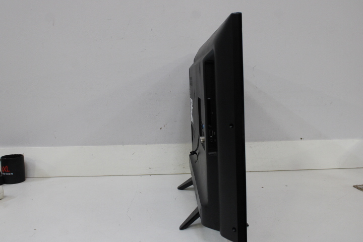 Philips 32'inch flat screen televisie – foto 15 – kavel bij GSD Auctions, Zoeterwoude
