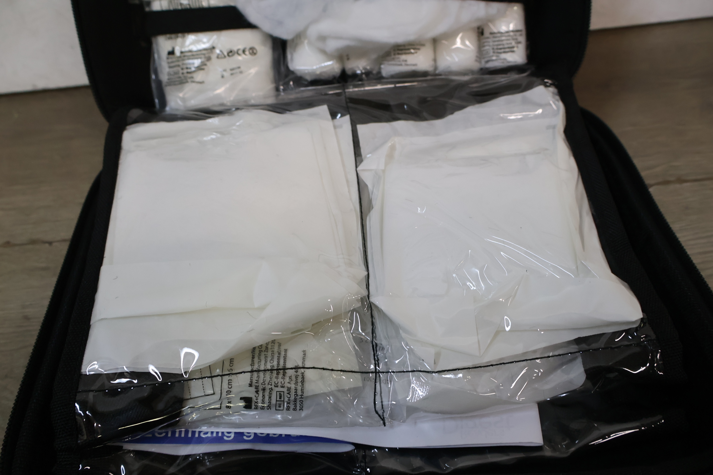 EHBO kit met verband en nooddeken – foto 6 – kavel bij GSD Auctions, Zoeterwoude