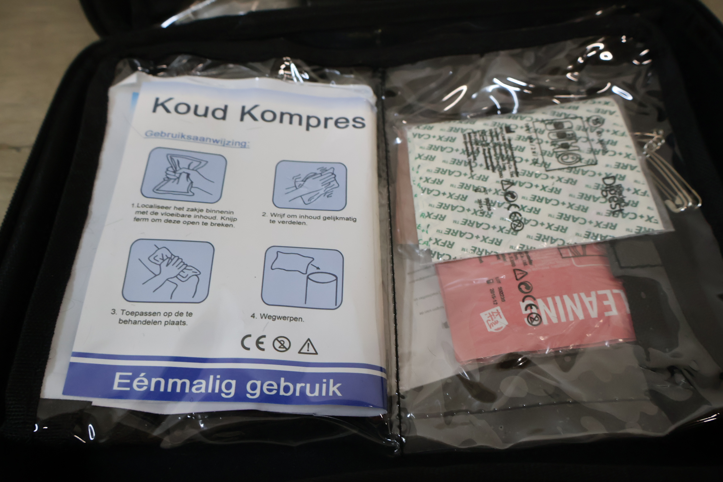 EHBO kit met verband en nooddeken – foto 8 – kavel bij GSD Auctions, Zoeterwoude
