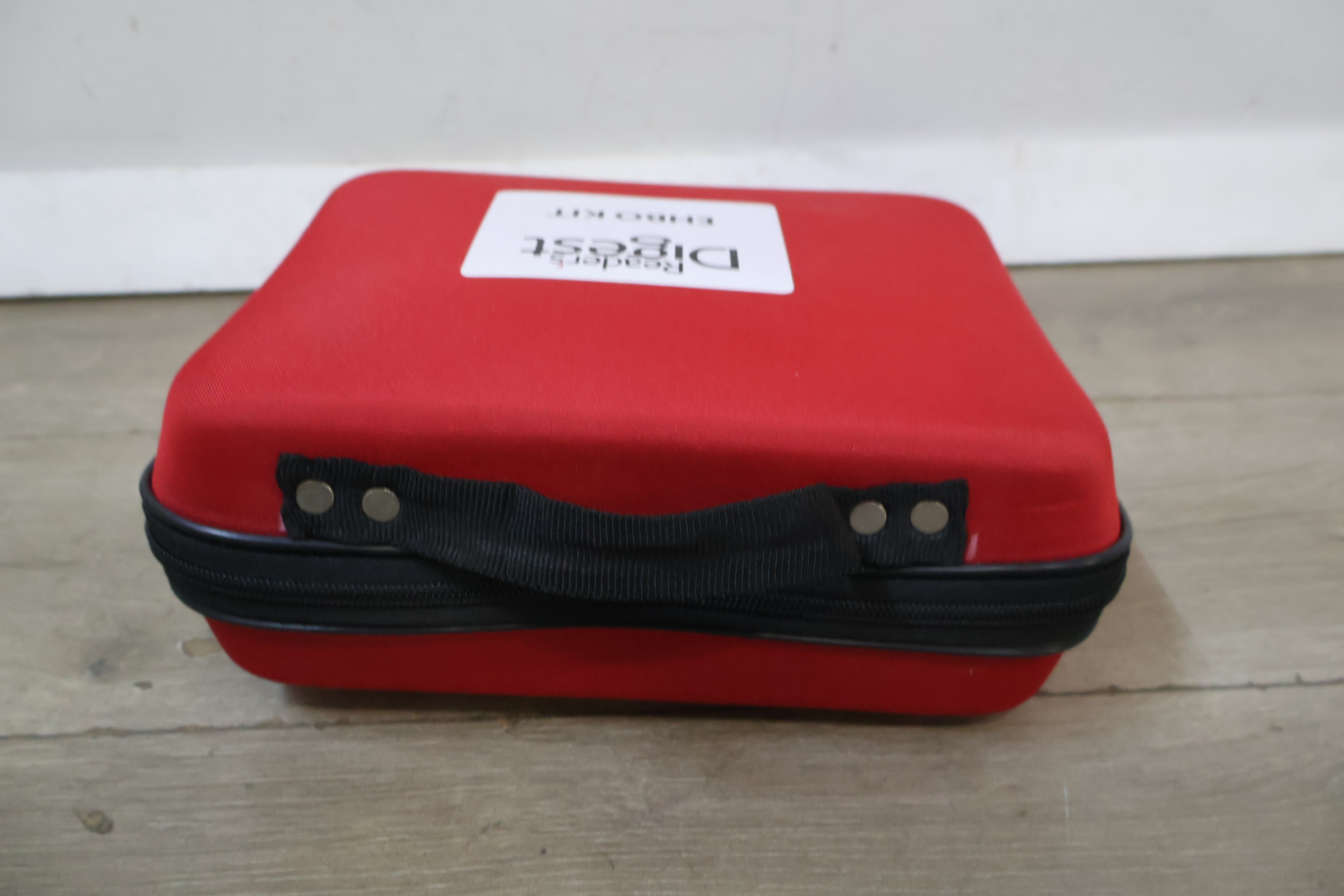 EHBO kit met verband en nooddeken – foto 11 – kavel bij GSD Auctions, Zoeterwoude
