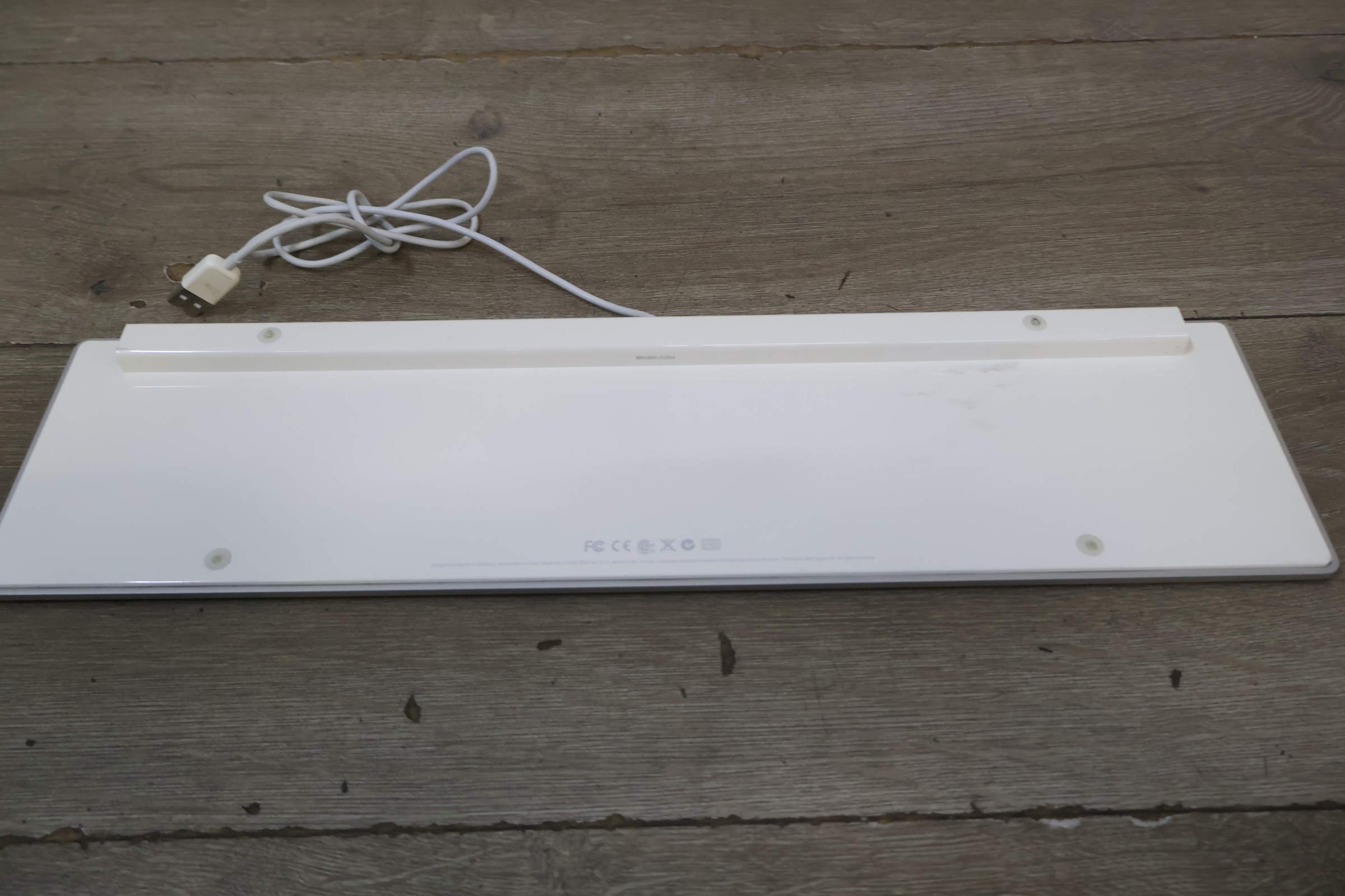 Apple bekabeld toetsenbord met numeriek deel – foto 9 – kavel bij GSD Auctions, Zoeterwoude