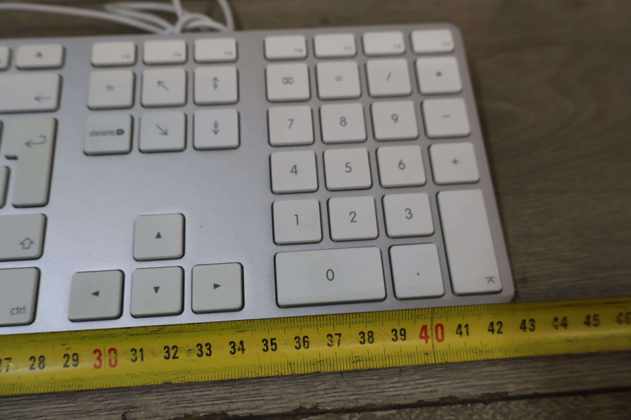 Apple bekabeld toetsenbord met numeriek deel – foto 10 – kavel bij GSD Auctions, Zoeterwoude