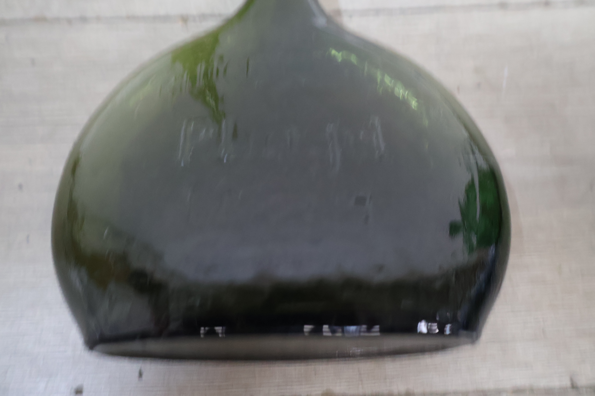 Set van drie groene glazen vazen – foto 8 – kavel bij GSD Auctions, Zoeterwoude