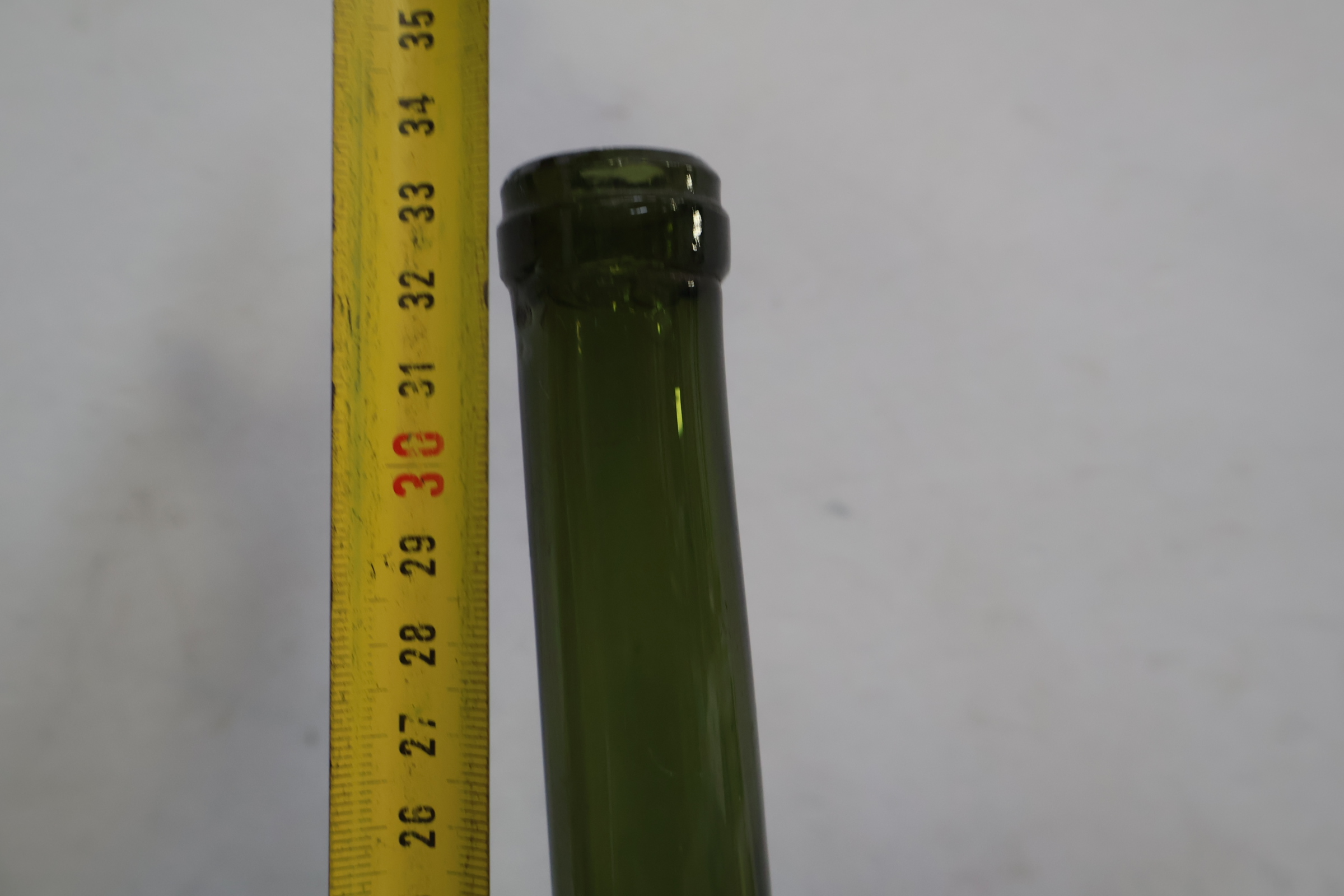 Set van drie groene glazen vazen – foto 14 – kavel bij GSD Auctions, Zoeterwoude