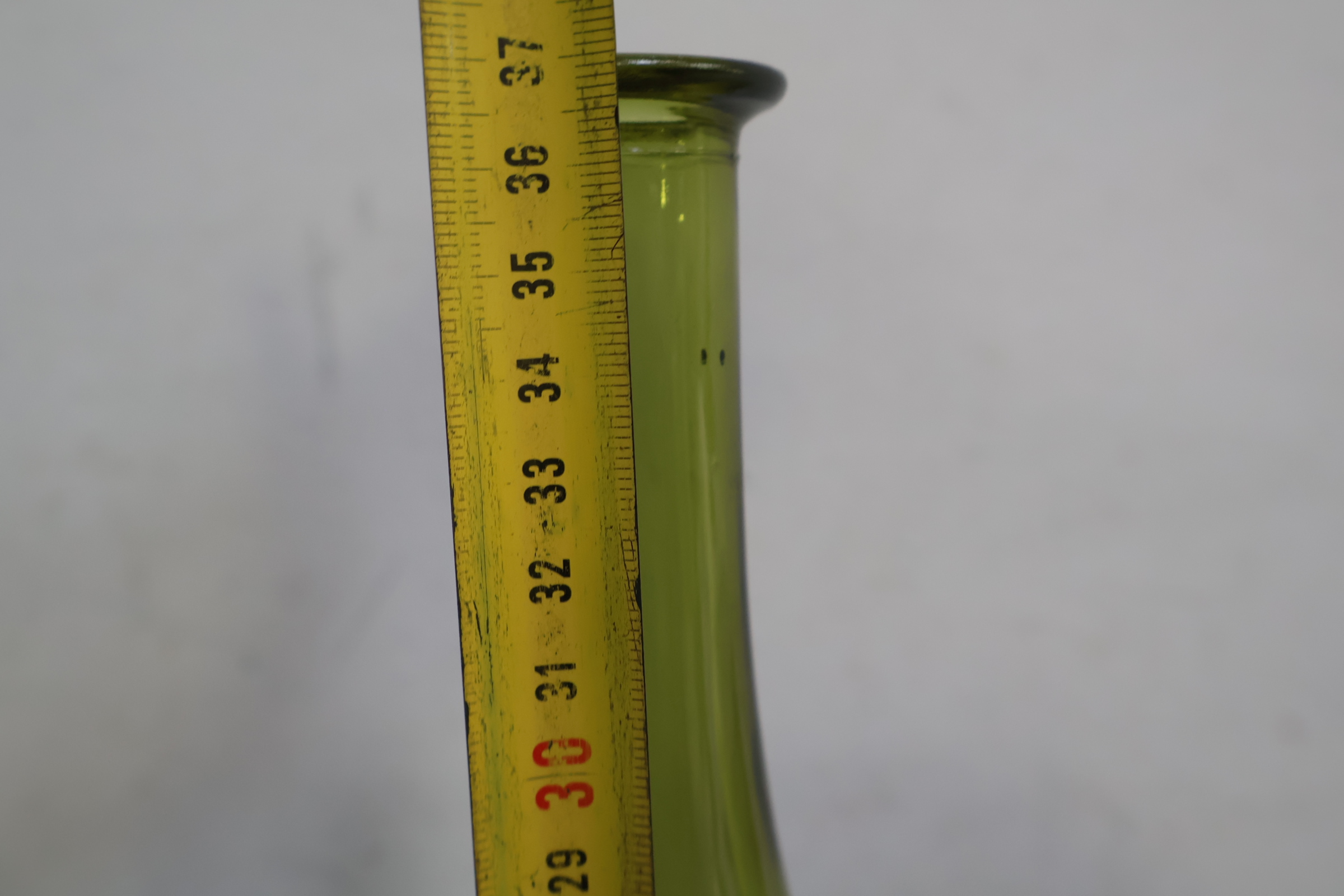 Set van drie groene glazen vazen – foto 16 – kavel bij GSD Auctions, Zoeterwoude