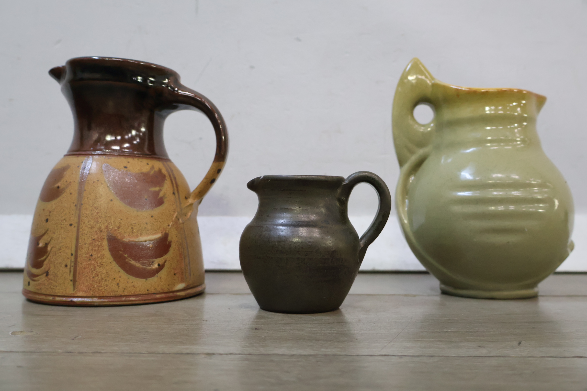 Set van drie keramische kannen – foto 5 – kavel bij GSD Auctions, Zoeterwoude