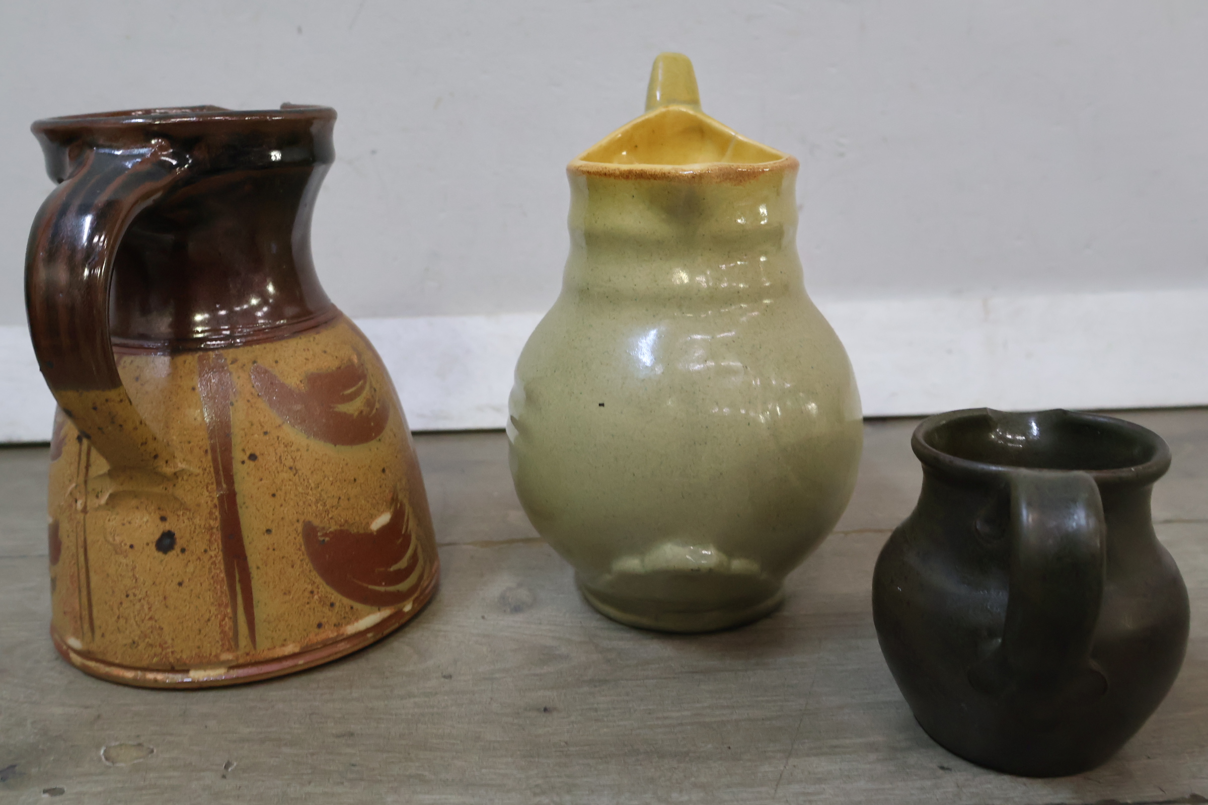 Set van drie keramische kannen – foto 8 – kavel bij GSD Auctions, Zoeterwoude