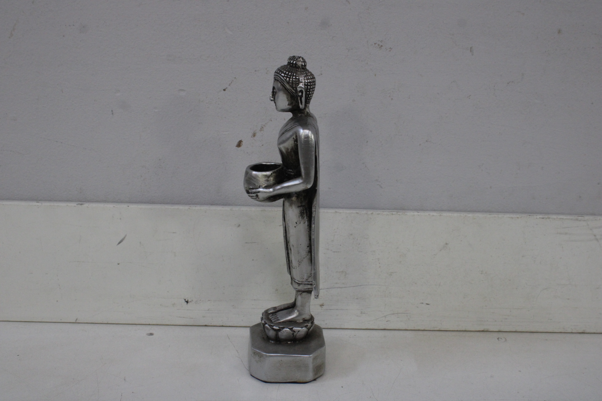 Staande Woensdag Boeddha (Pang Um Baatr) – foto 6 – kavel bij GSD Auctions, Zoeterwoude