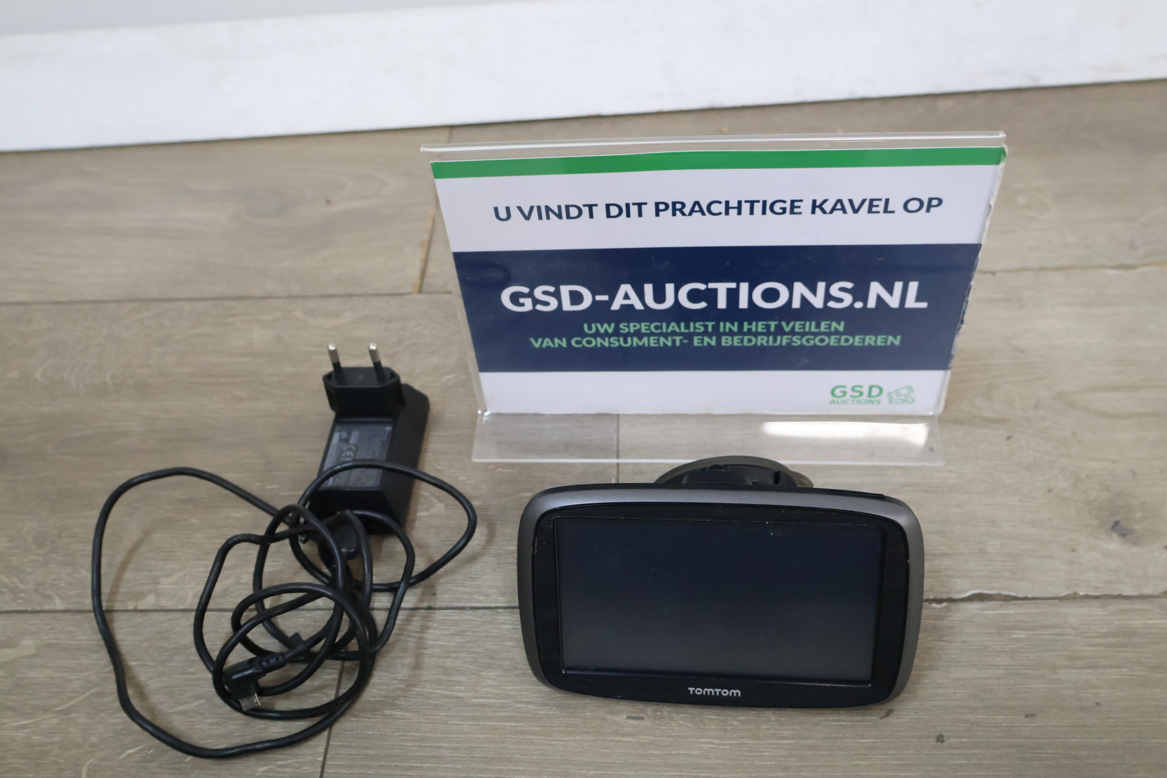 TomTom GPS navigatiesysteem met oplader – foto 2 – kavel bij GSD Auctions, Zoeterwoude